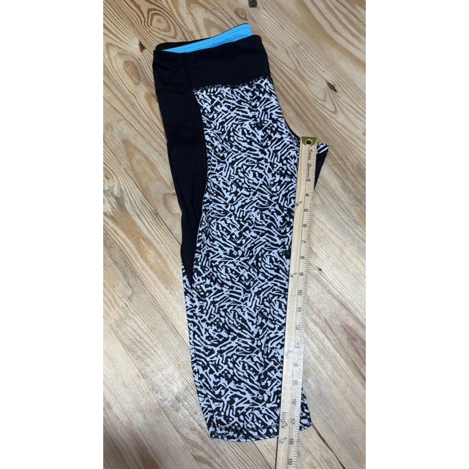 Lululemon Run Top Speed Crop Tight Leggings, Size 4 Animal Print Black White 18”