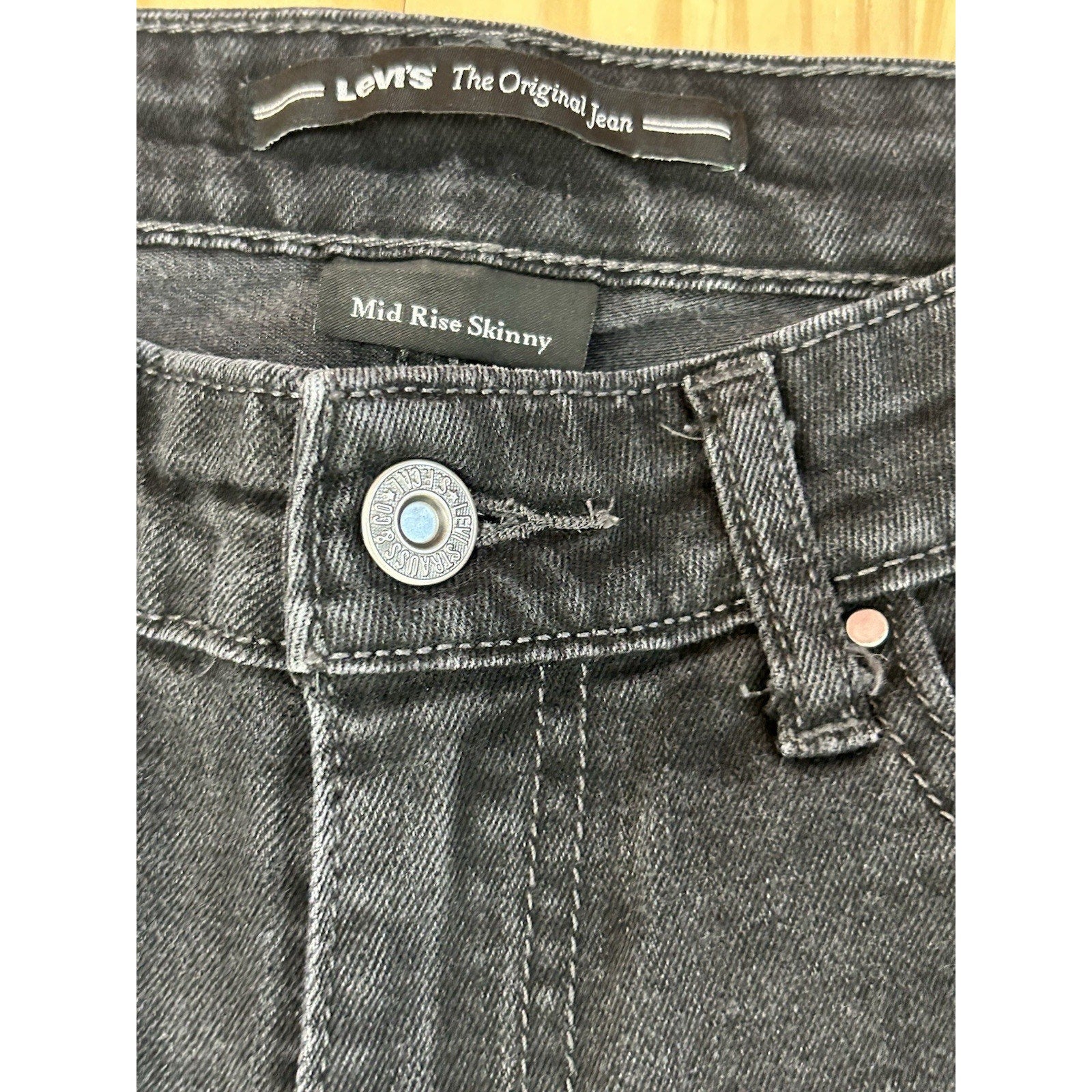 Levis Women's Jeans Size 2 Black Denim 2M Mid Rise Skinny - 1769 .