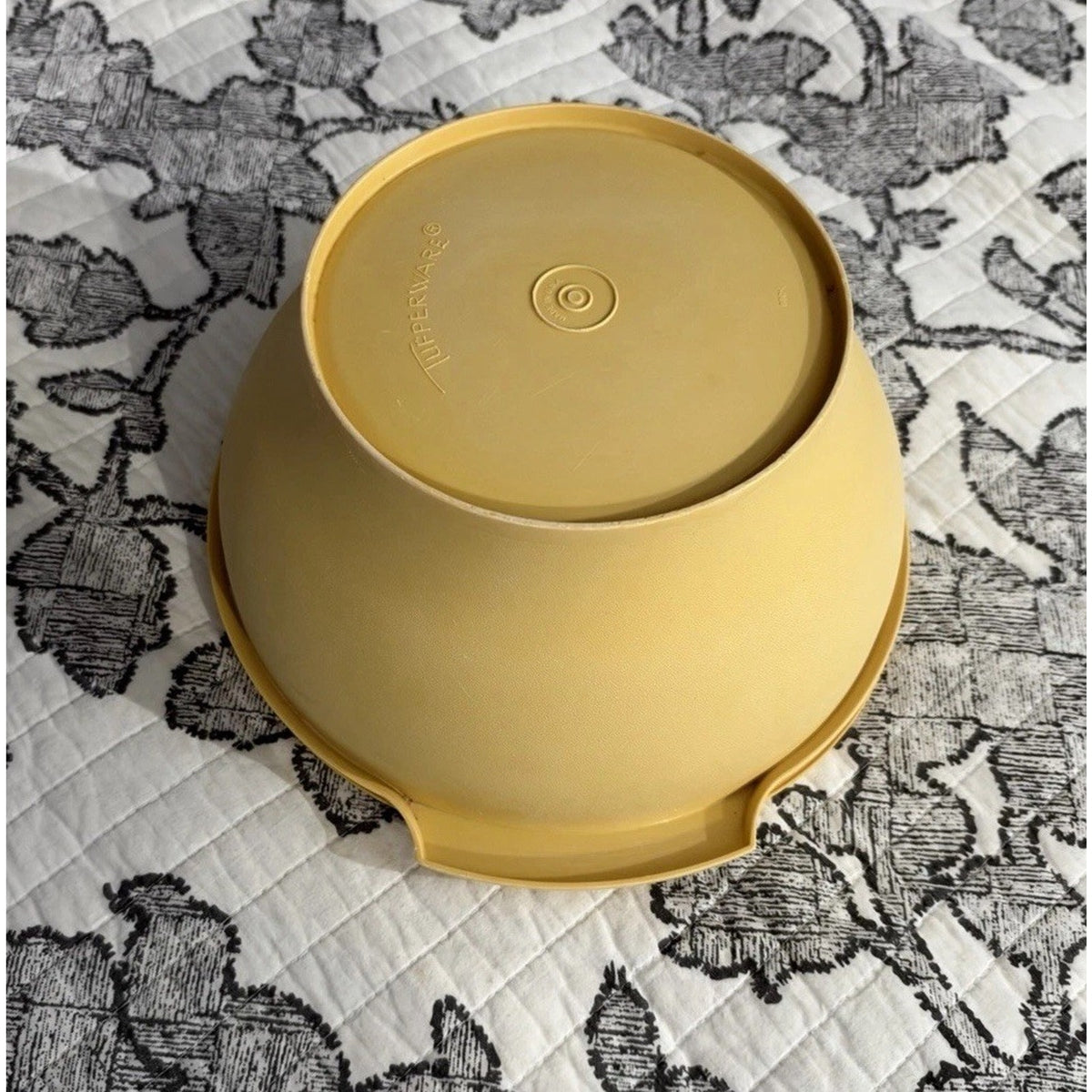 VTG Tupperware Servalier Harvest Gold 6"x11" Salad Serving Bowl With Lid 881-3