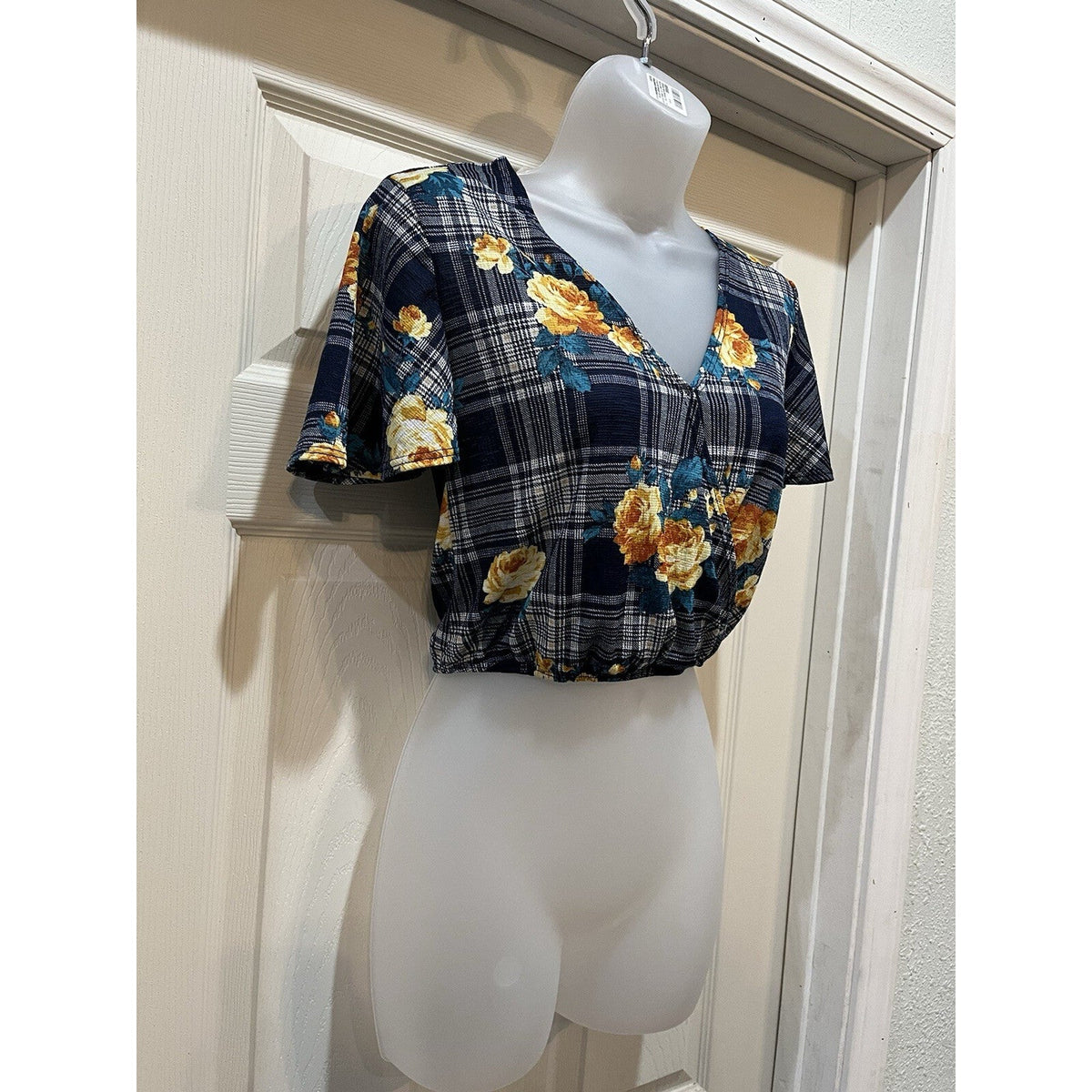 Discreet Blue Plaid Floral V-Neck Short Sleeve Crop Top Women's Size Small