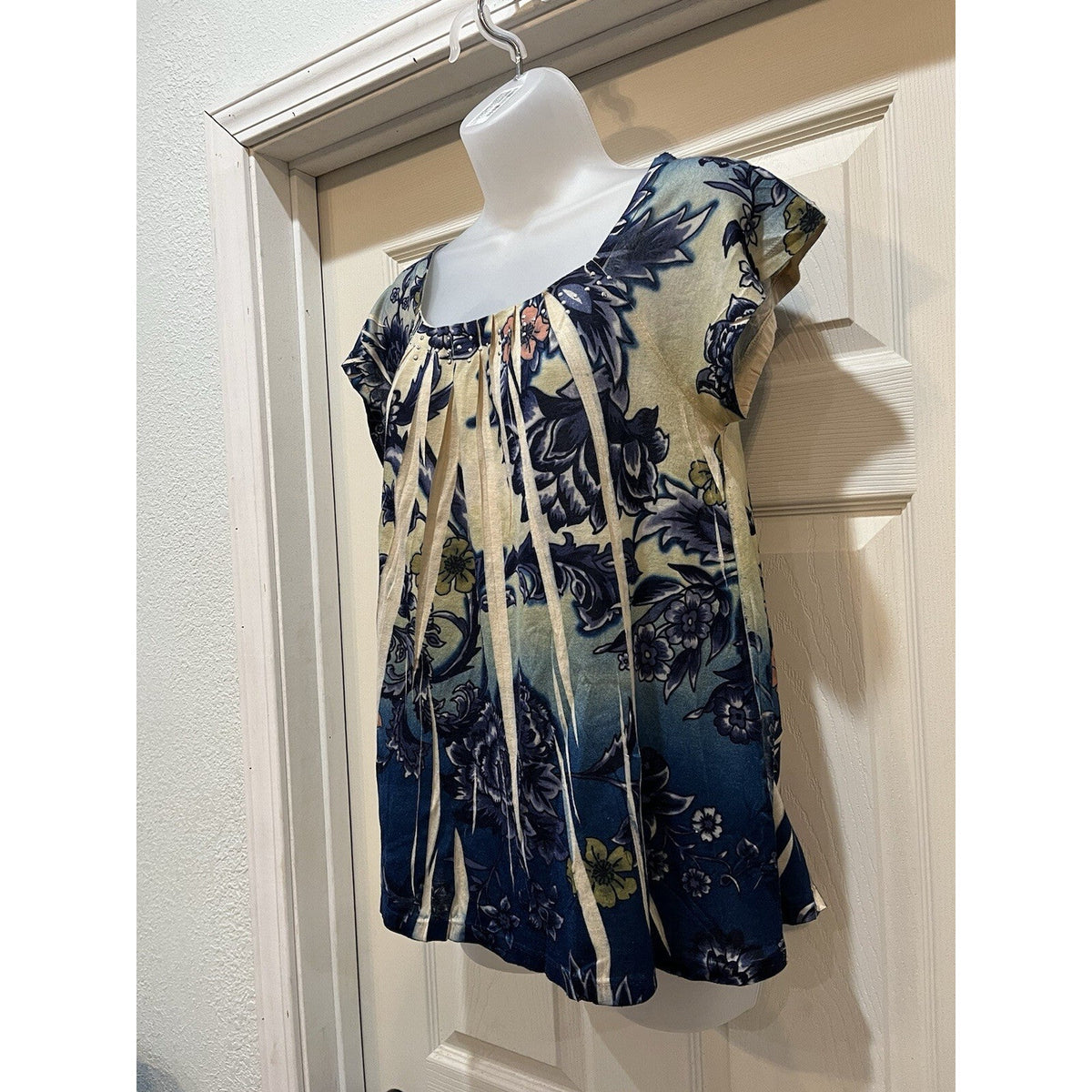 Jane Ashley Blue Floral Abstract Short Sleeve Scoop Neck Top Women's Size Small