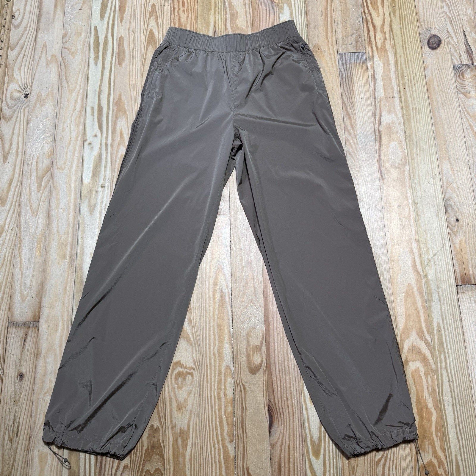 Athleta Women’s M Taupe Parachute Pants Wide Leg Drawstring Hem Zip Pockets