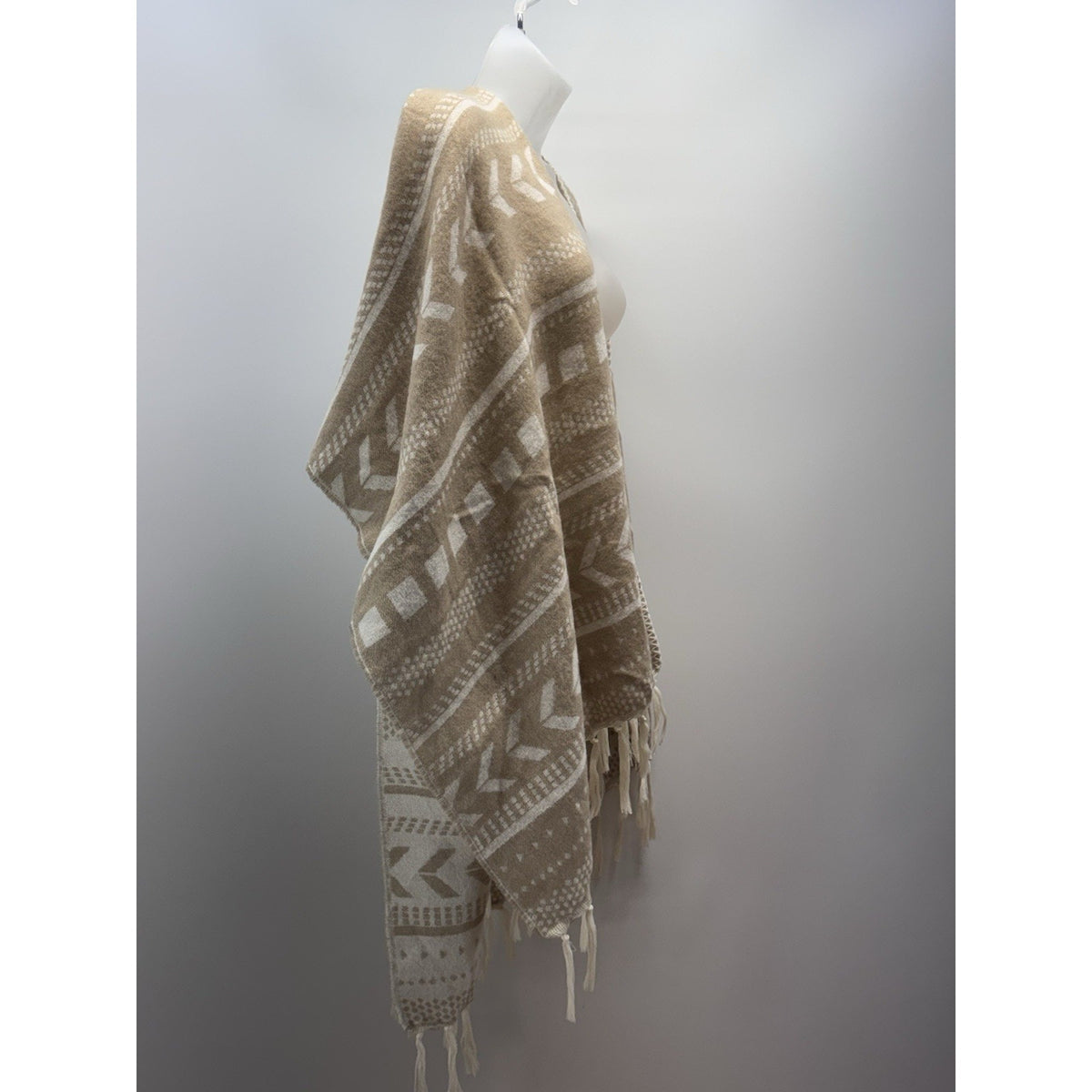 FALLS CREEK NWT ONE SIZE OPEN CARDIGAN Beige & White