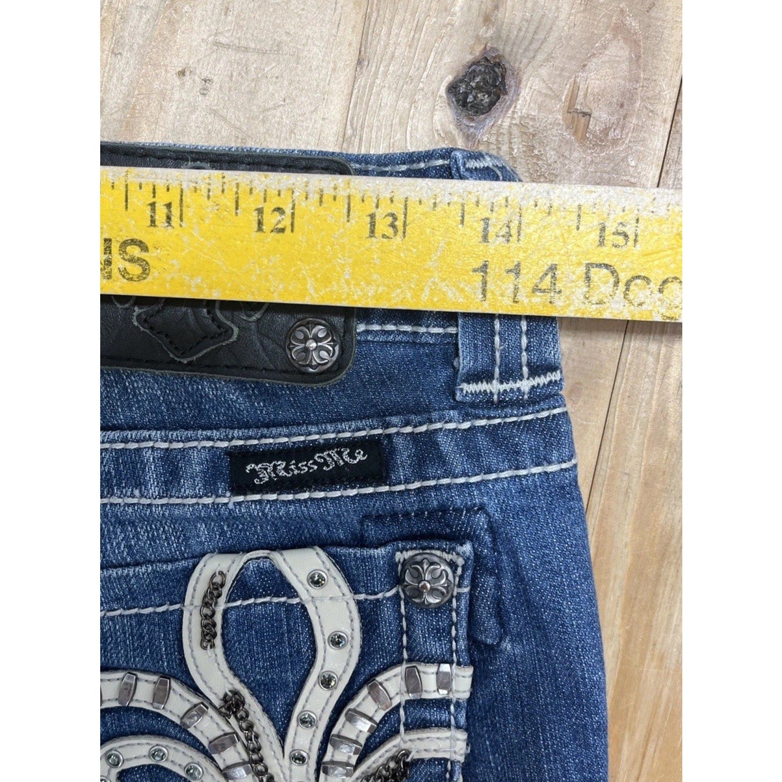 Miss Me Jeans Capri Women’s 26 Inseam 20" JP6048P5 Embellished Distressed