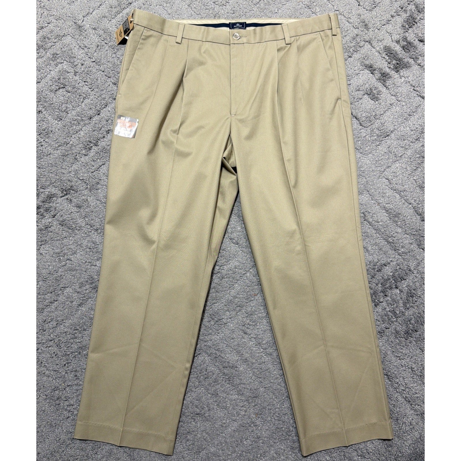 New! Dockers D3 Classic Fit Iron Free Mens Pants Khaki Pleated Front 42x30