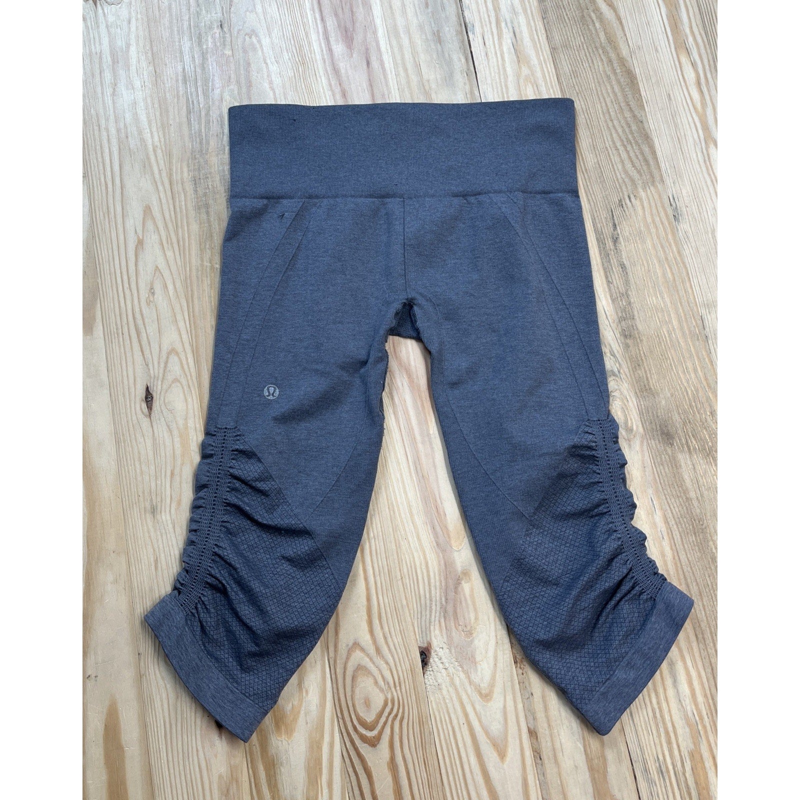 Lululemon Ebb And Flow Capri Yoga Leggings Activewear Scrunched Designs Size 4