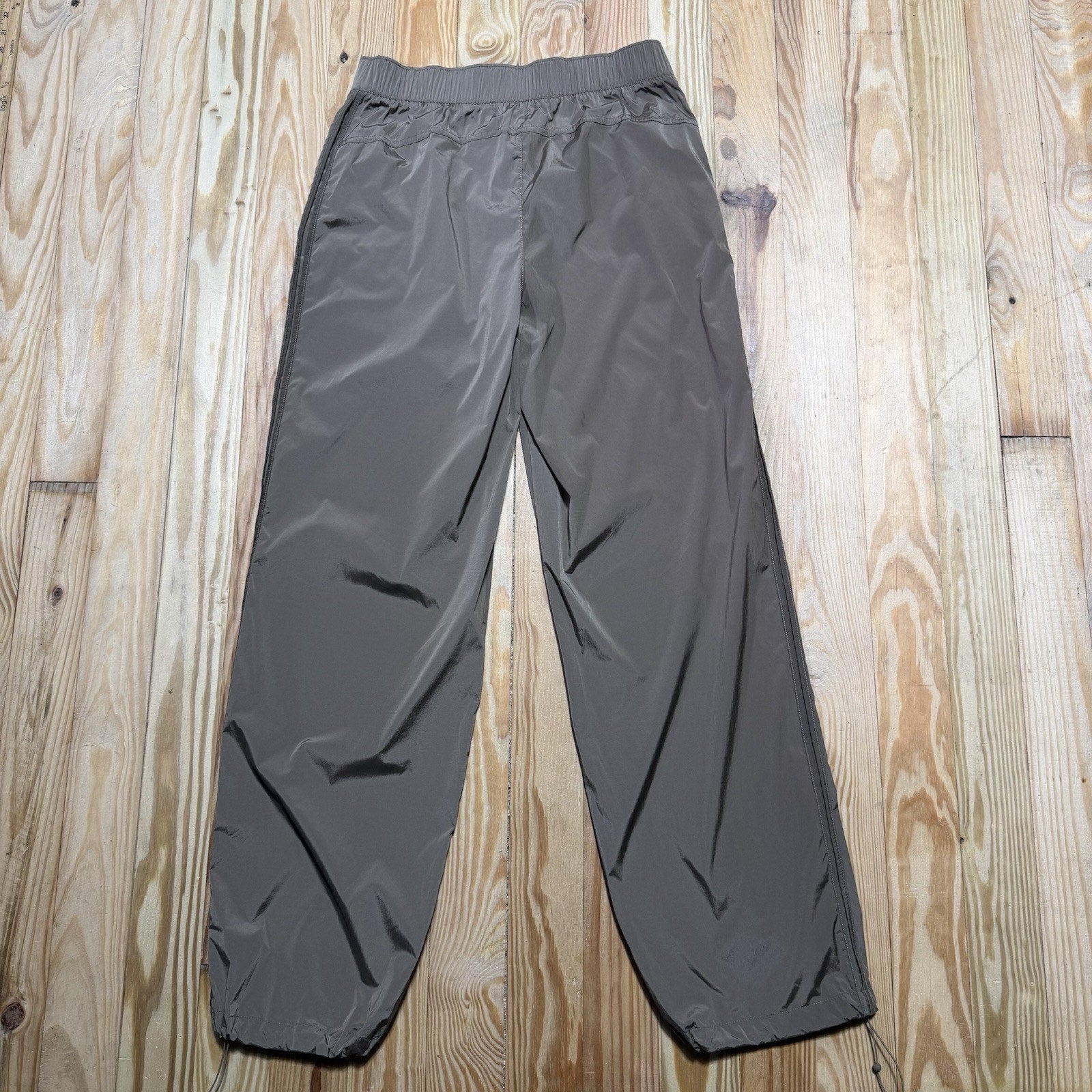 Athleta Women’s M Taupe Parachute Pants Wide Leg Drawstring Hem Zip Pockets