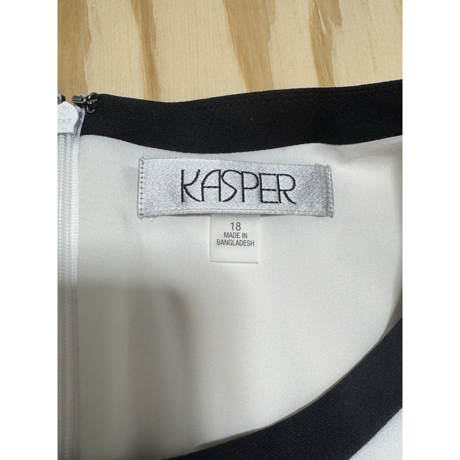 Kasper Women’s Size 18 White Black Trim 2 Pc Skirt Suit Career Office Formal New