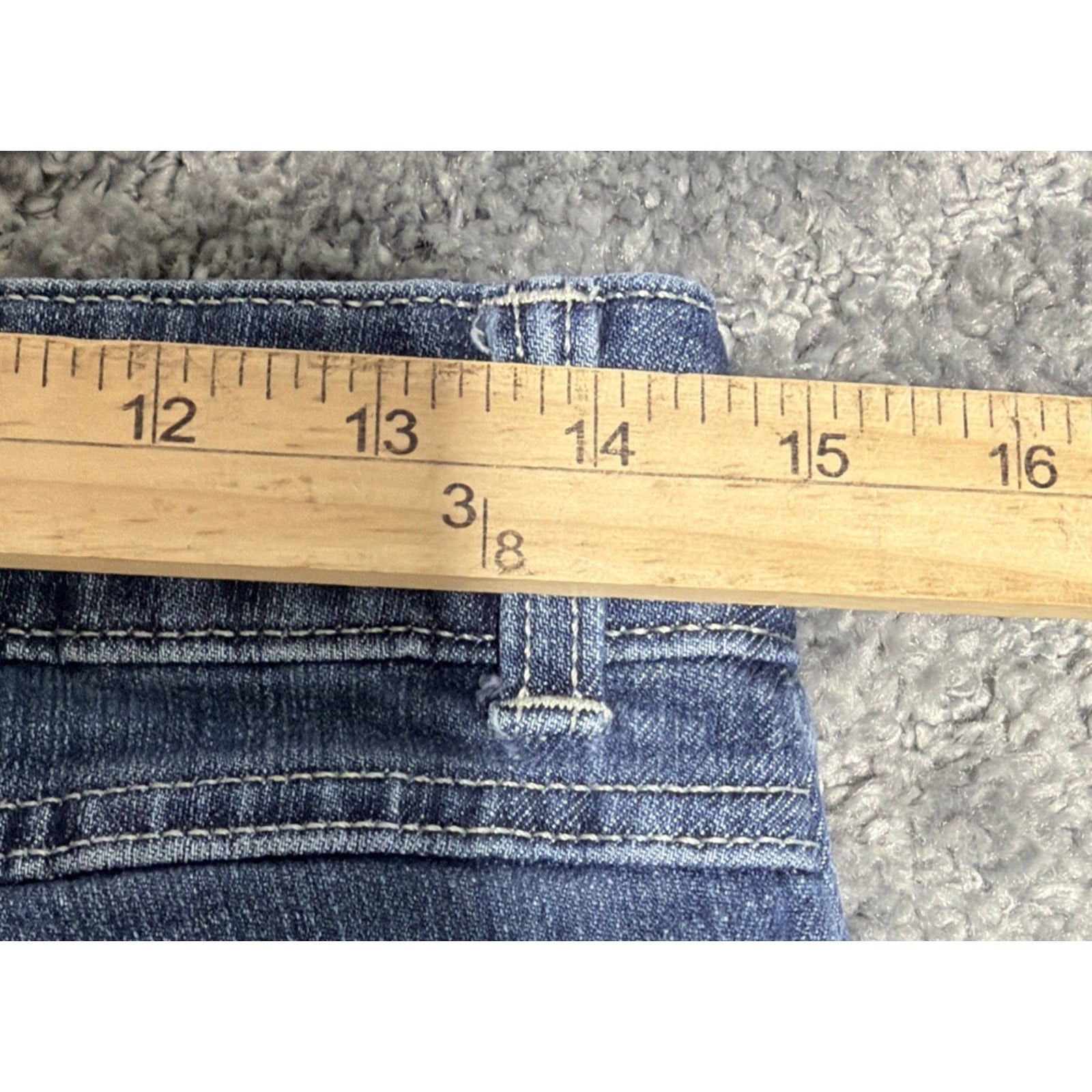 Wrangler Medium Wash Denim Jeans 5-Pocket Logo Accent Women 9x32