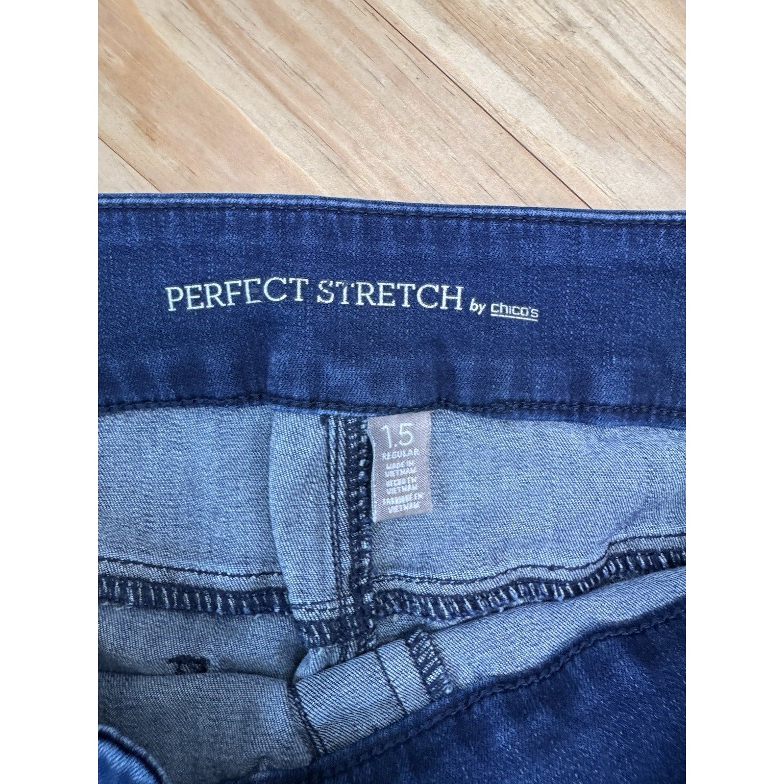 Chicos Perfect Stretch Slim Leg Jeans Blue Jeans Women’s Size 1.5 (US 10/medium)