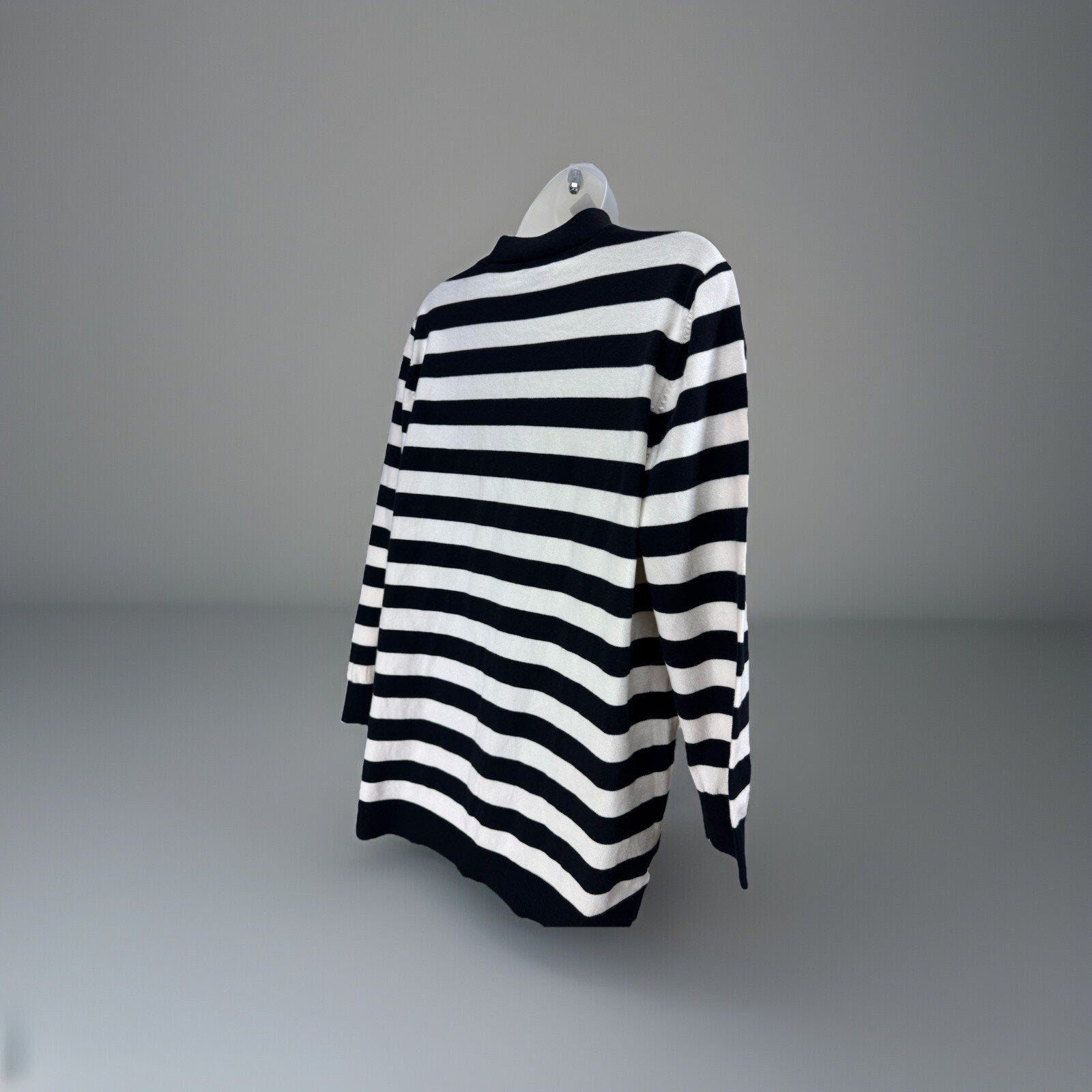 Jones New York Sport Women’s Black & White Stripe Silver Button Cardigan Large