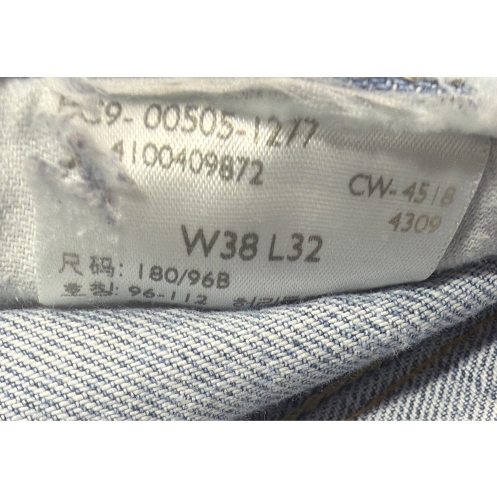 Denim Jeans Levis 505 Straight Leg Light Wash Size 38x32 Measures 38x29