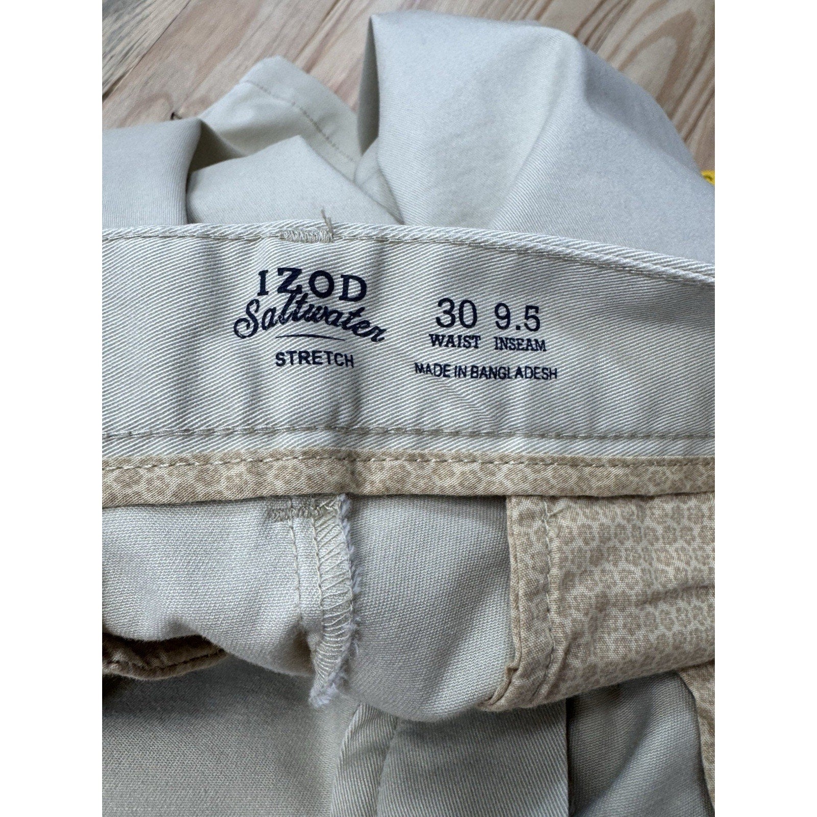 IZOD Saltwater Shorts Stretch Flat Front Relaxed 9.5 Inseam Tan Khaki Men’s 30