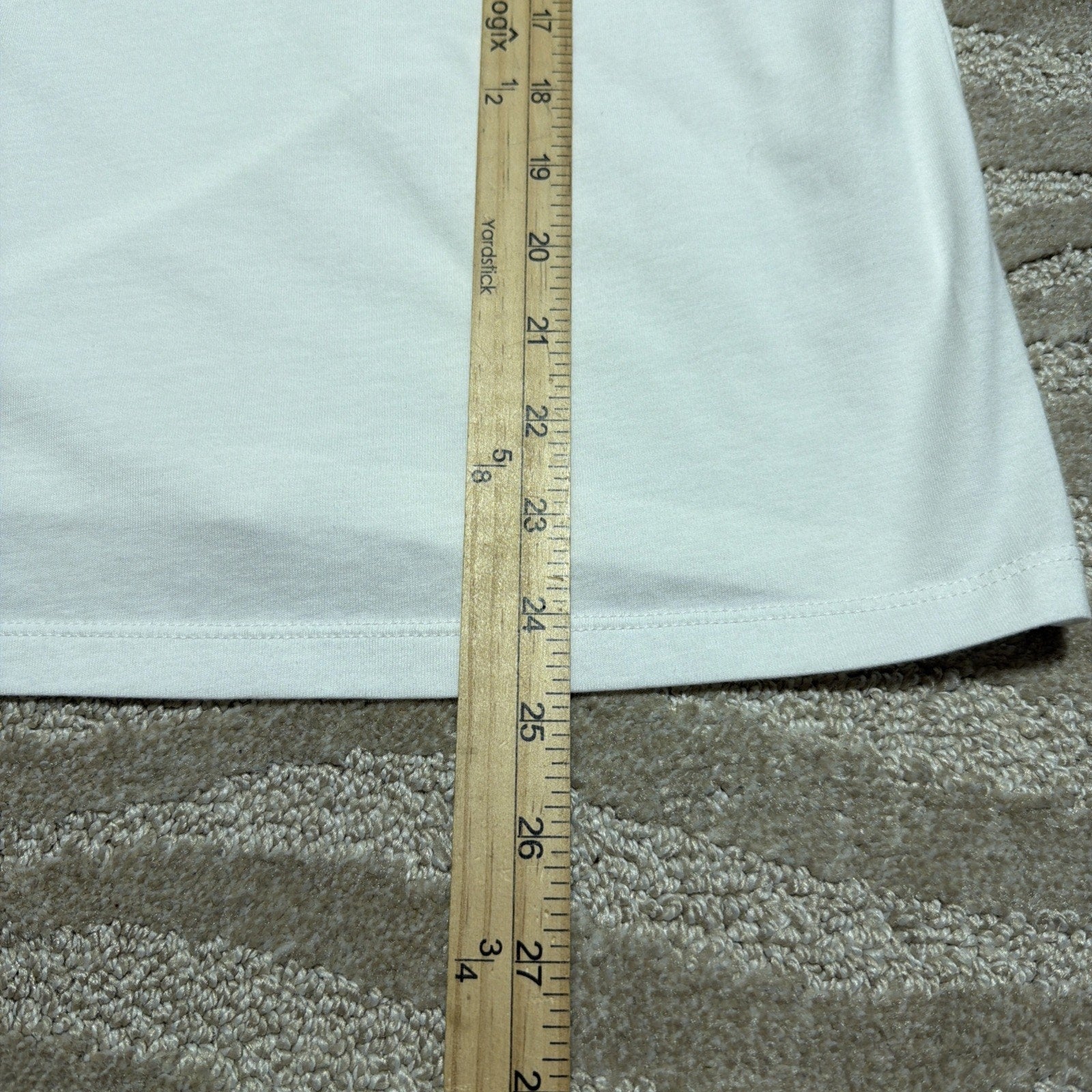New ! Vineyard Vines Boys White Cap Hockey Gear Whale Pocket T-Shirt 12-14 M