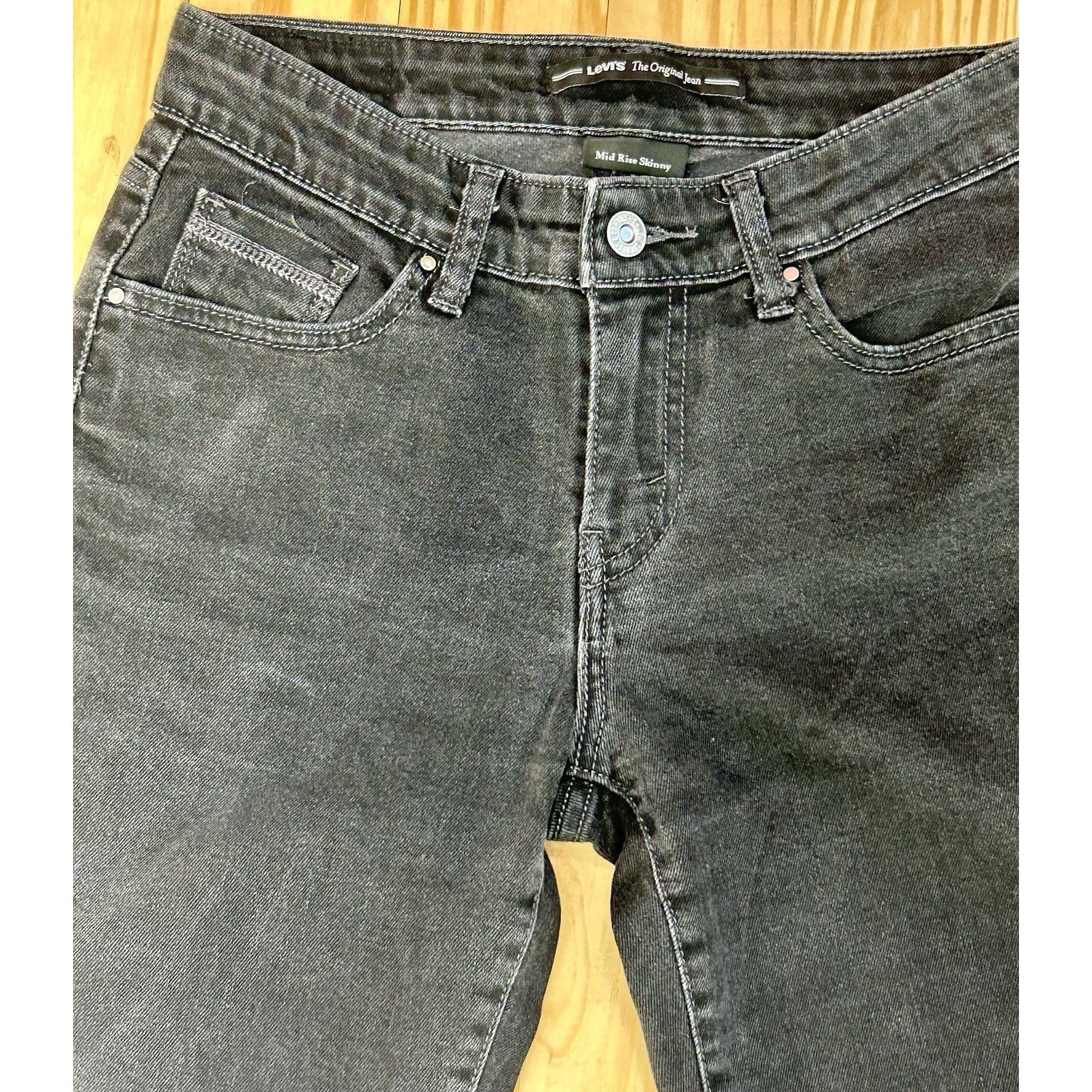 Levis Women's Jeans Size 2 Black Denim 2M Mid Rise Skinny - 1769 .