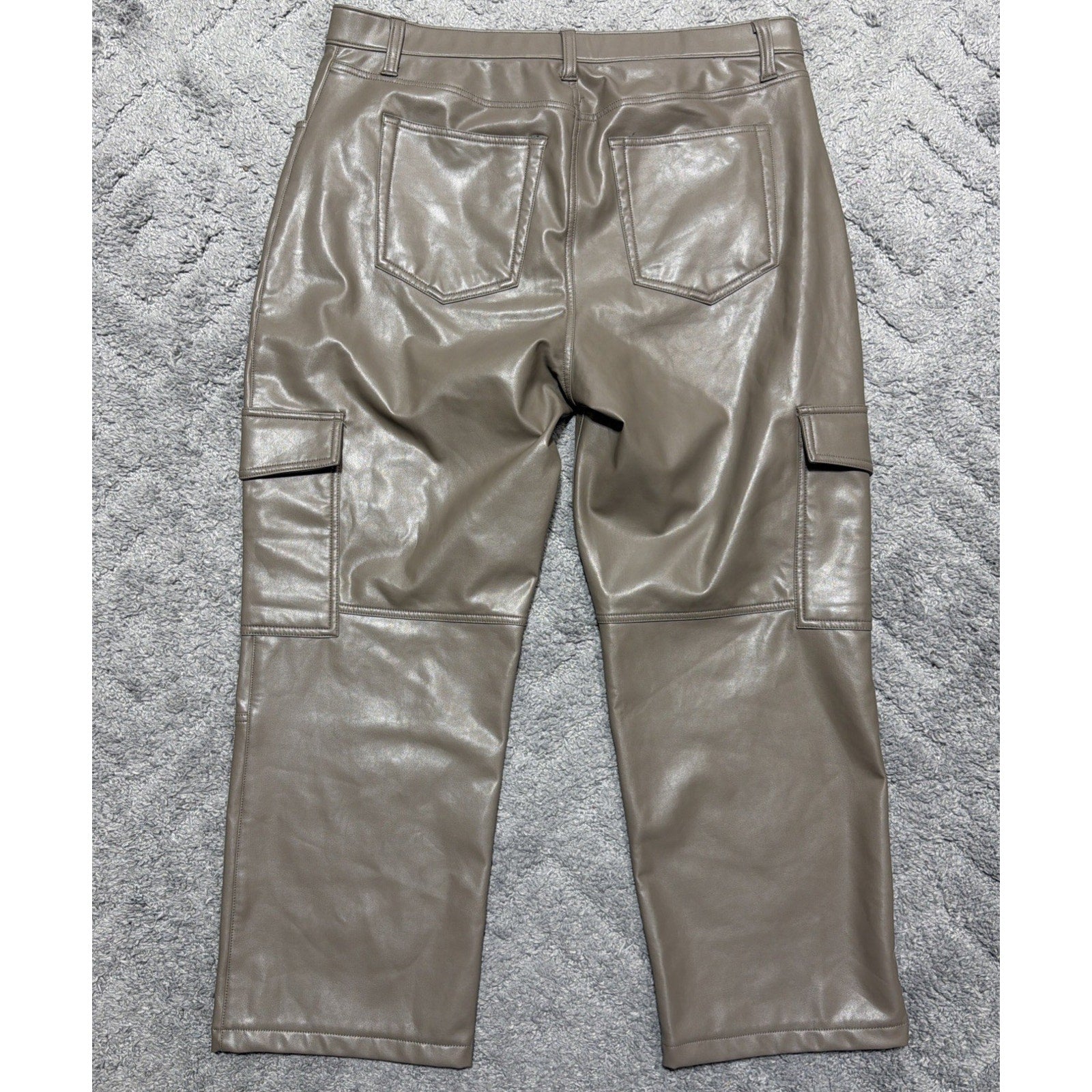 Abercrombie & Fitch Vegan Leather The 90’s Relaxed Cargo HighRise Jean Womens 18