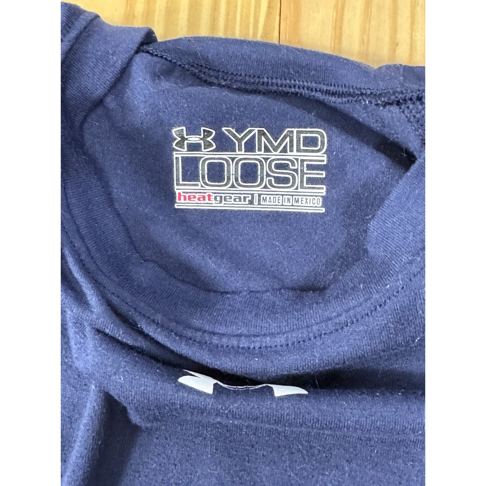 Under armour YLG shirt Navy Blue with white logo boys loose Youth Medium