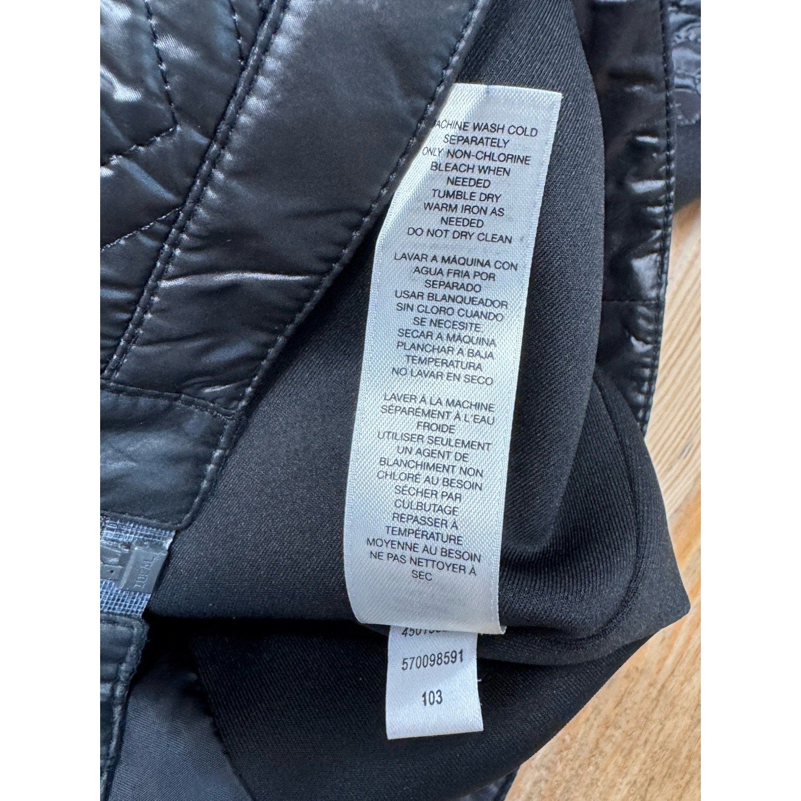 Chico’s Women’s Size 0/S Chevron Quilted Jacket Stretch Side Gold Buttons