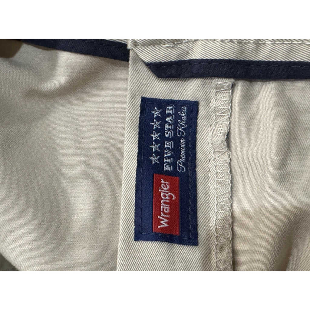 Wrangler Hero Pleated Khakis Wrinkle Free Mens 42 x 30 Beige Super Soft