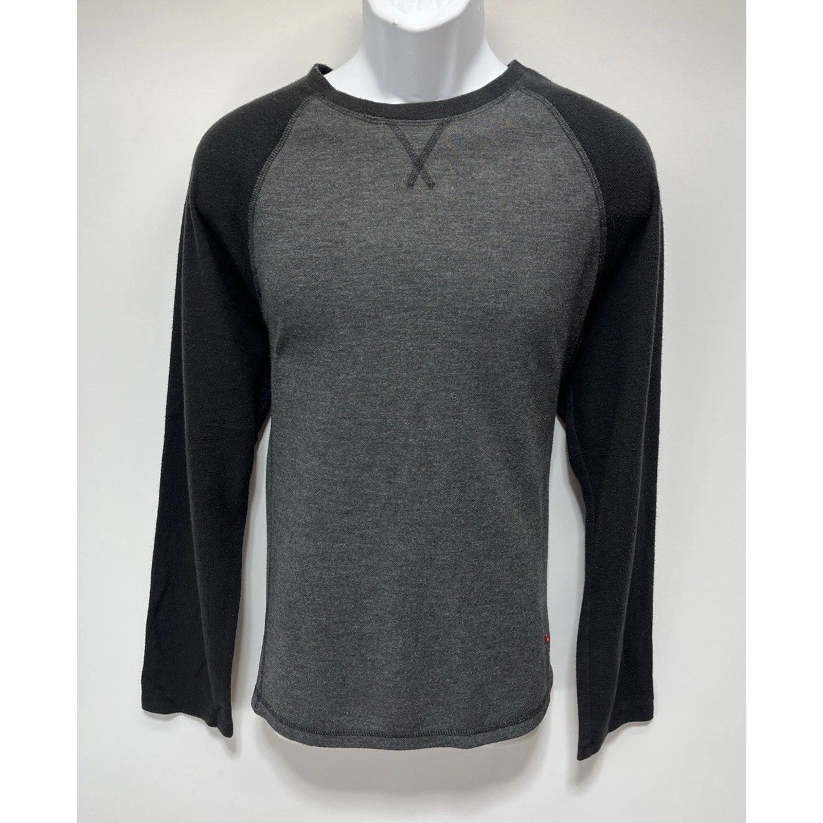 TOMMY BAHAMA Gray and Black Long Sleeve Crew Neck Sweatwr Shirt - Men Size Large