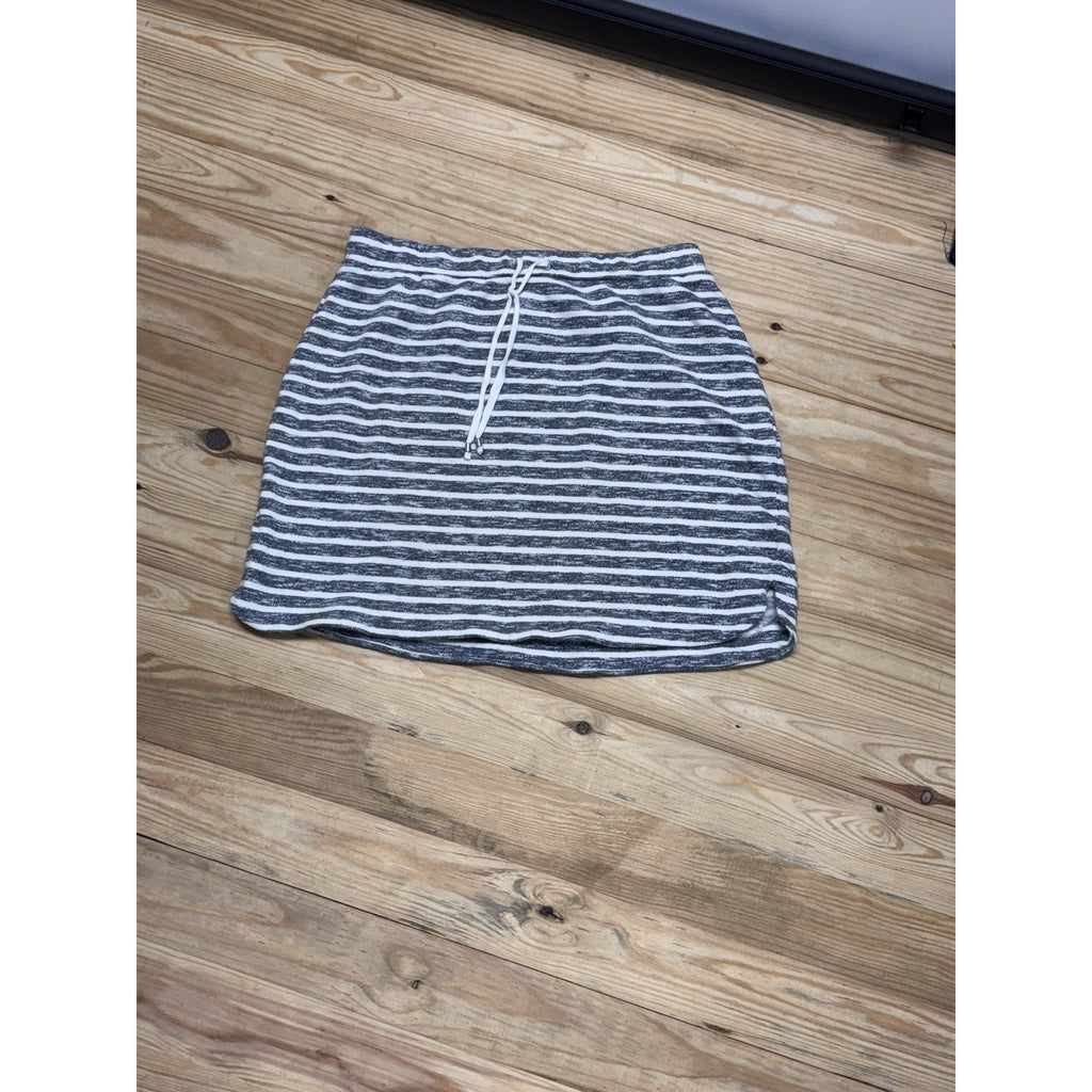 Dakini Skirt Size Women’s Medium Gray White Striped Pull-On Drawstring Short