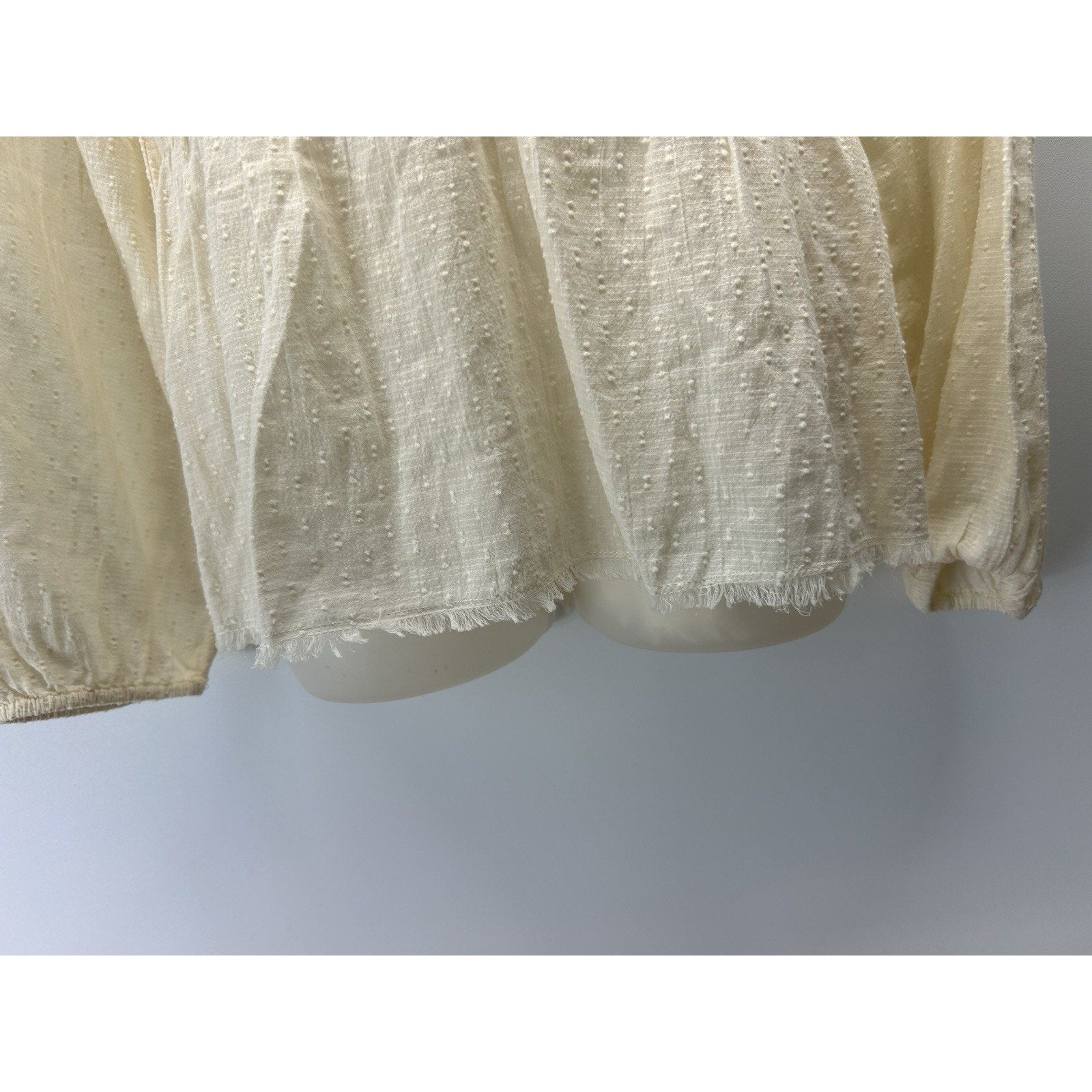 True Craft Women Atlas Ivory Pleated V Neck Crochet Gauze Top Size Large.