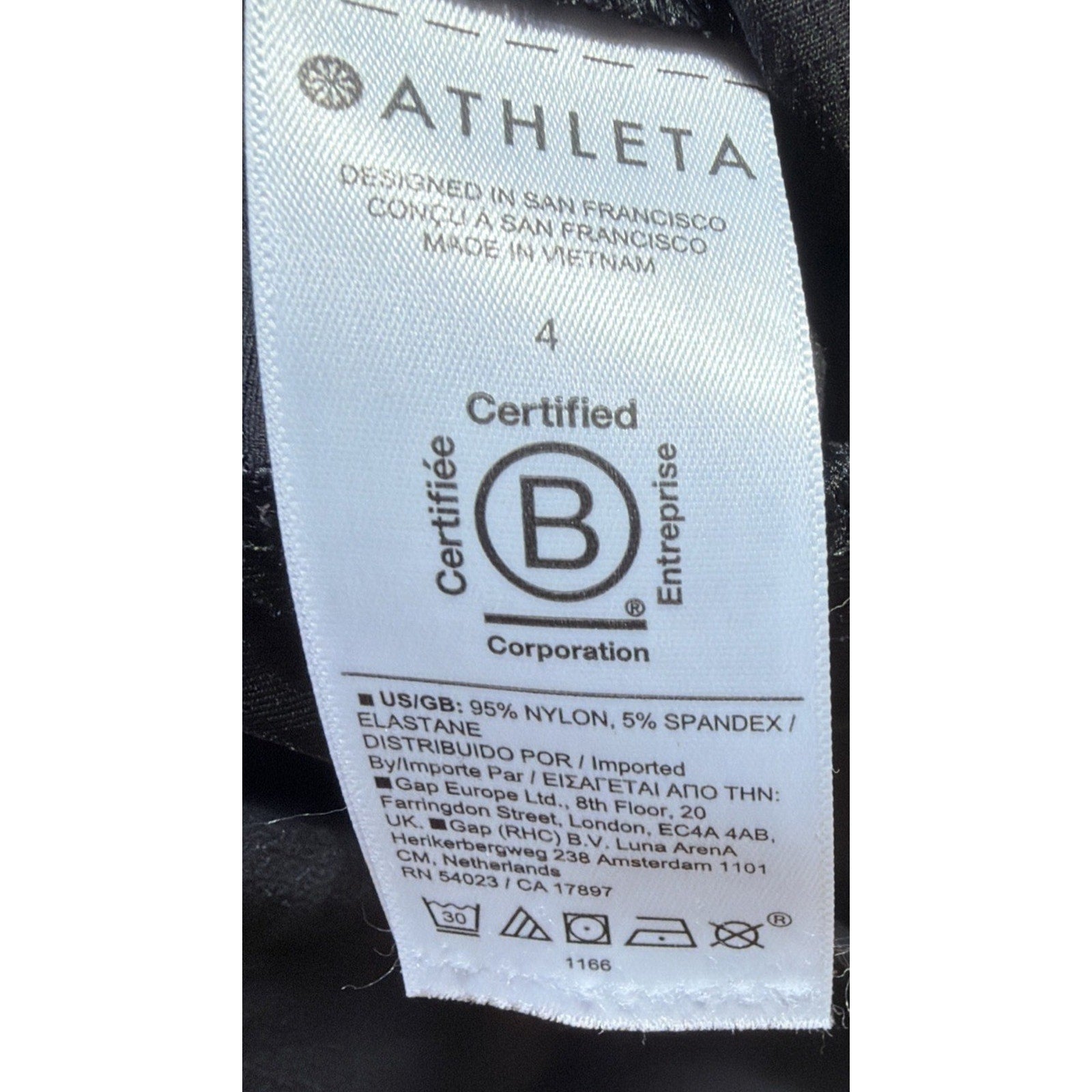 Athleta Trekkie North shorts size 4 Stretch Black Yoga Gym Running Outdoors