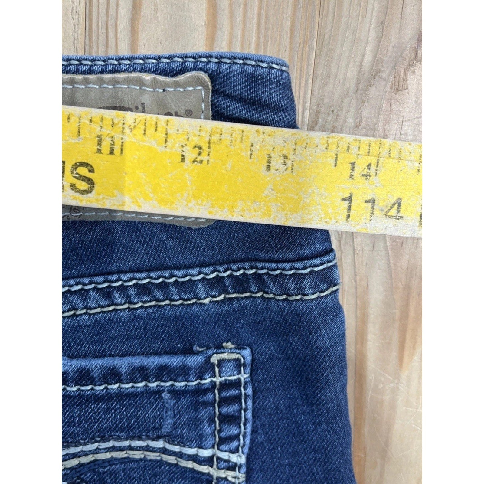 Silver Jeans Suki Mid Capri Womens Joga Size 26/24 Medium Wash Stretch Distress