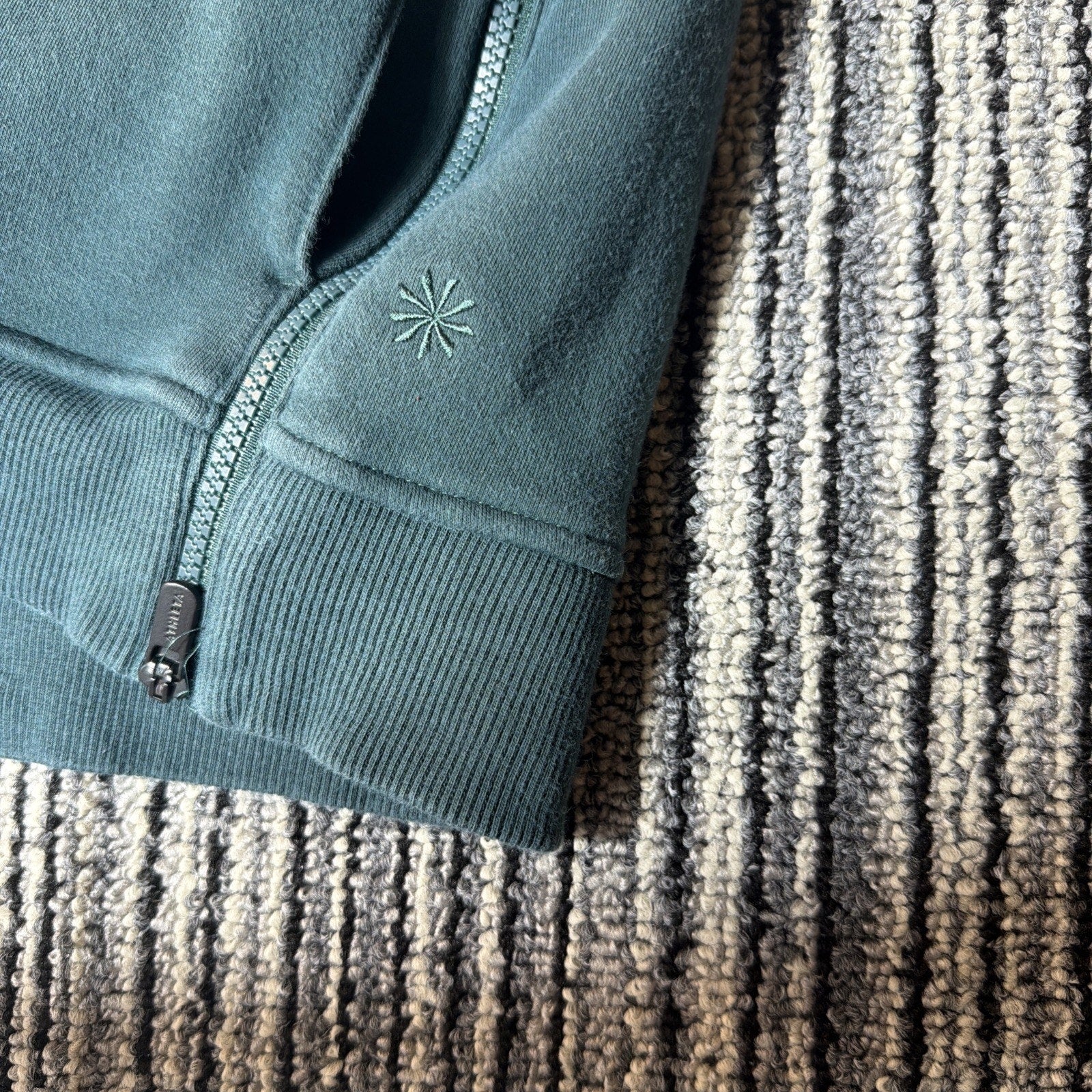 Athleta size M Medium Cozy Karma 1/2 Zip Sweatshirt Teal Stretch Pockets