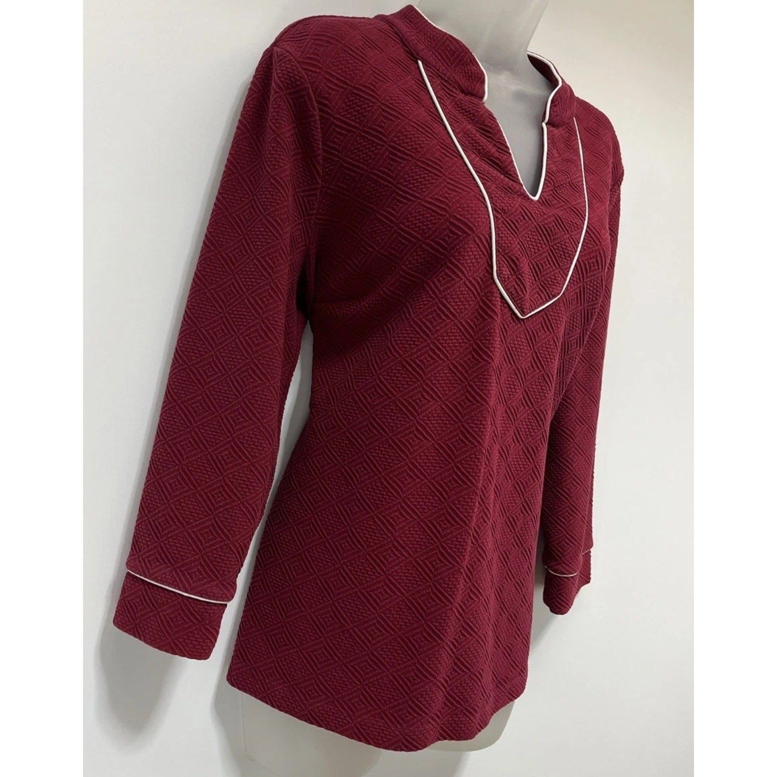 Women's Crown & Ivy Cranberry Red 3/4 Sleeve Split V-Neck Shirt Top