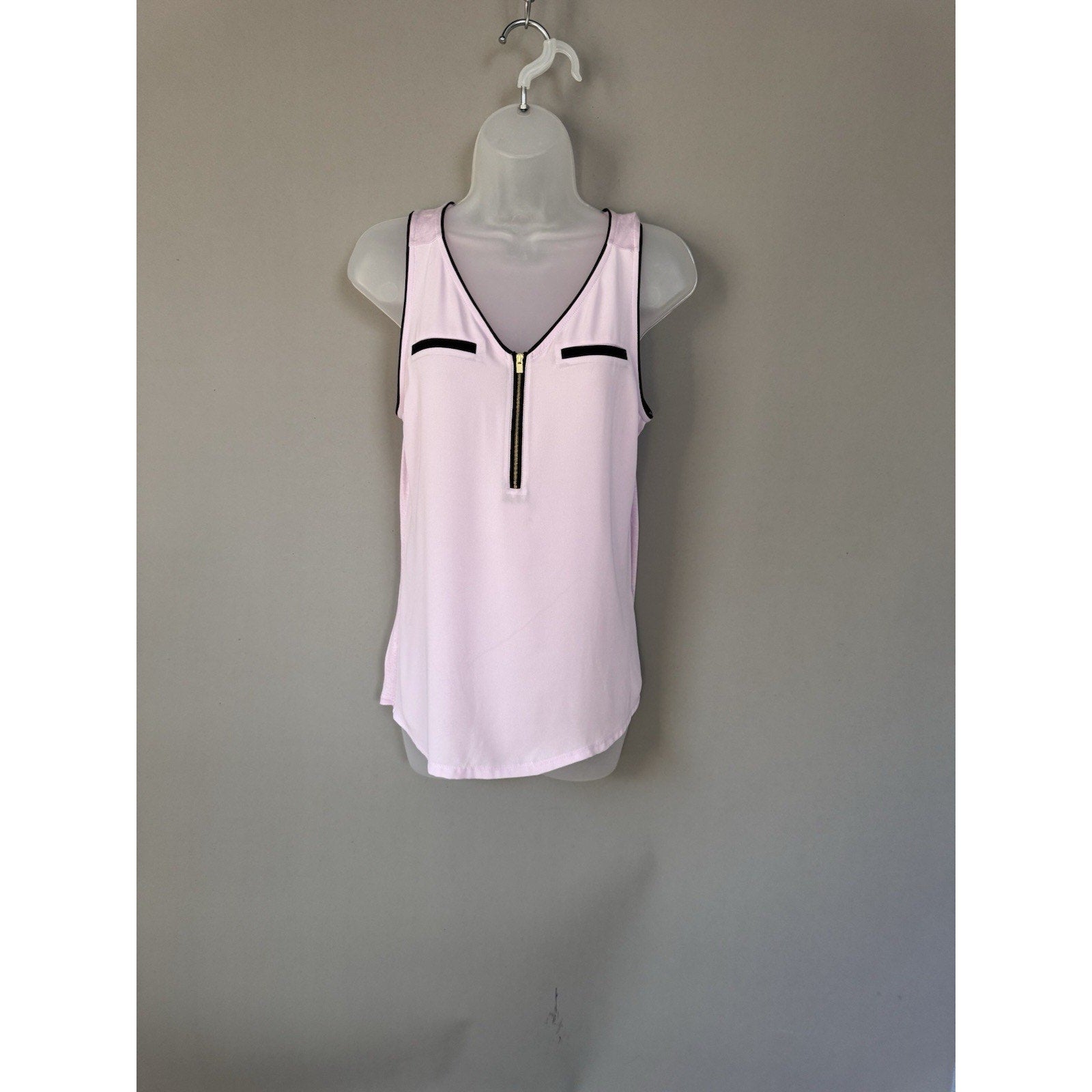 Express Pink Sleeveless V-Neck Blouse Decorative Zipper & Pockets Women’s S New