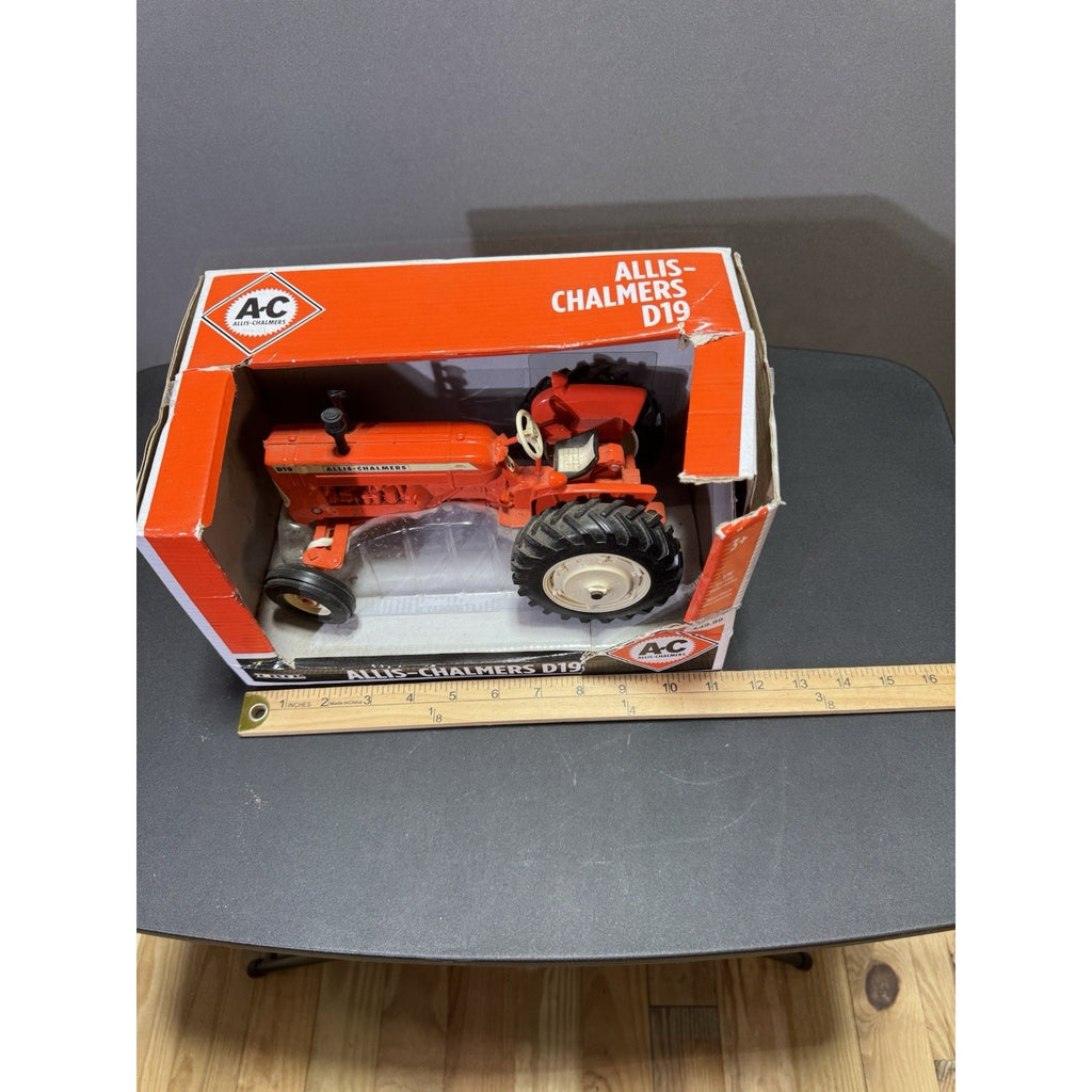 ERTL Allis Chalmers D19 Tractor 1:16 Diecast Model 16311 Orange w/ Box