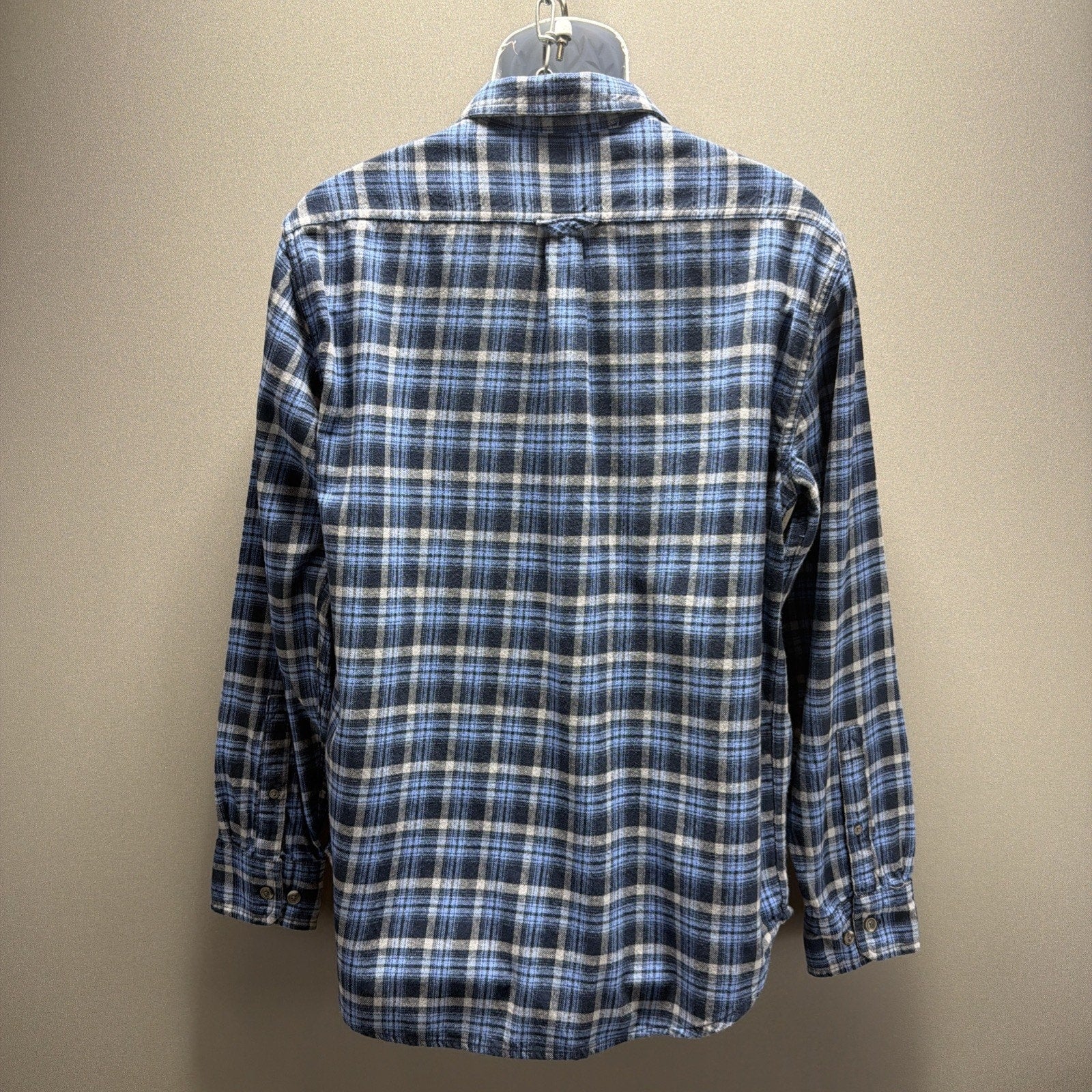Eddie Bauer Men’s Size L 100% Cotton Flannel Blue Plaid Button Up Long Sleeve