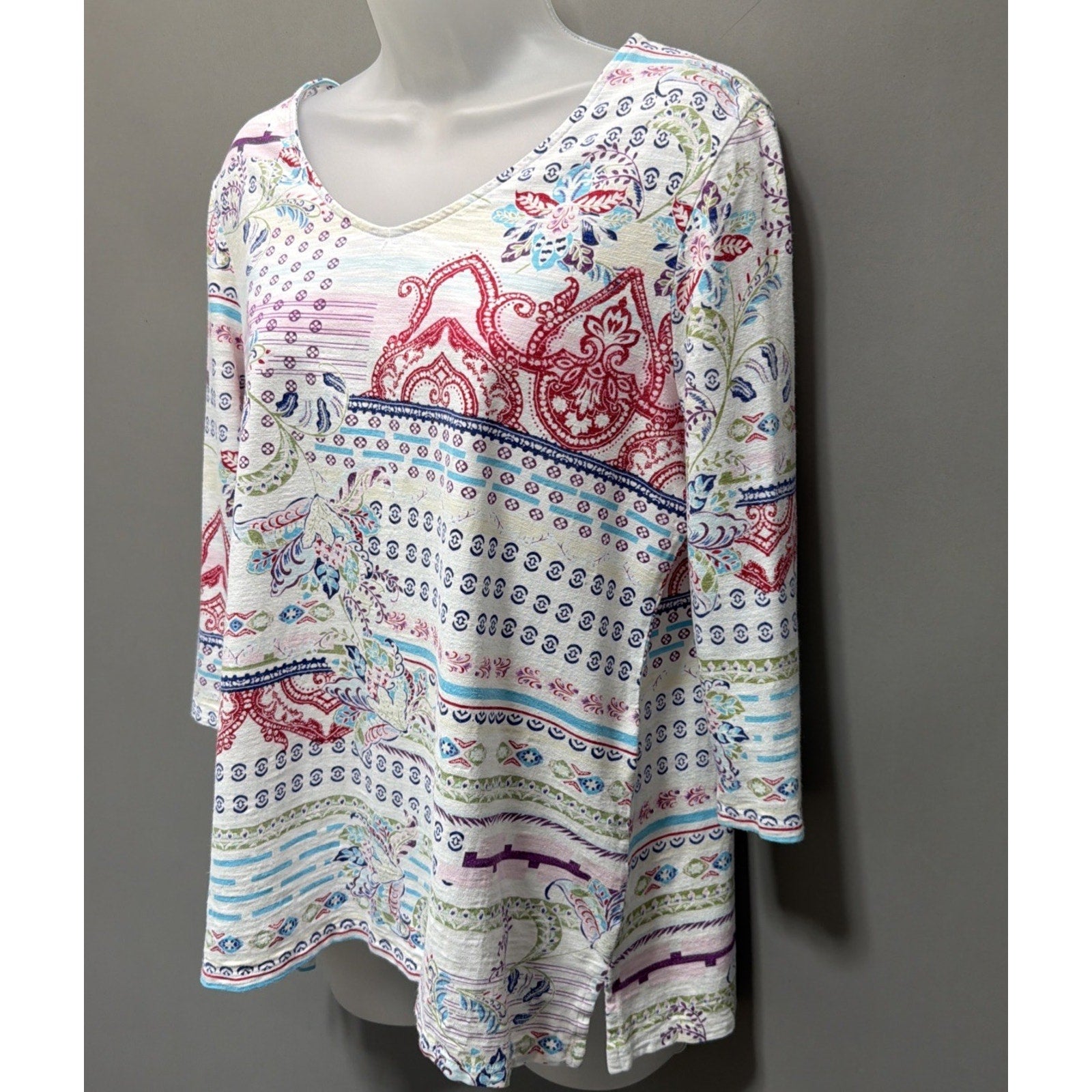 CHICO'S Sz 1 8/10 Medium 3/4 Sleeve Top Shirt Blouse V-Neck Colorful Artsy
