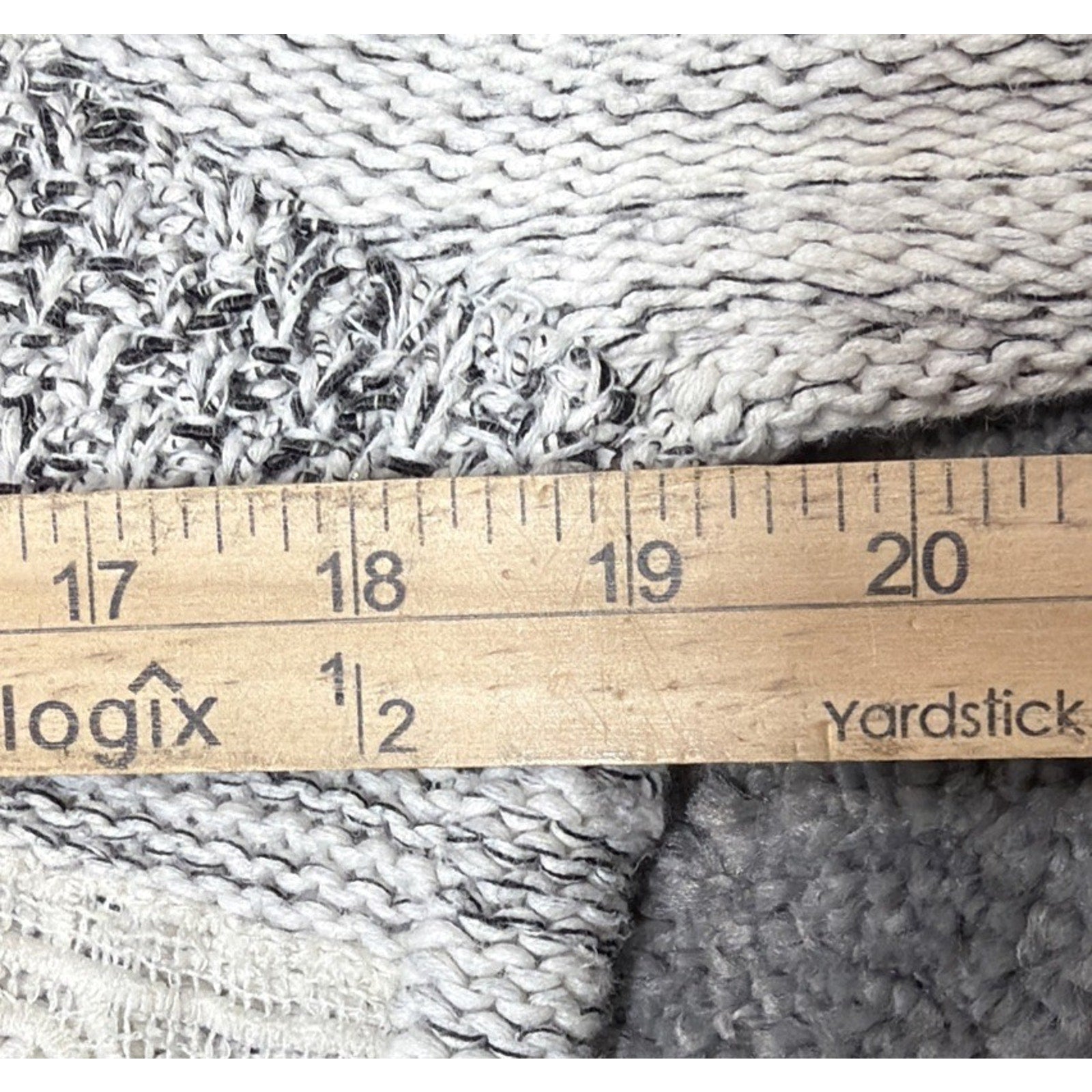 Chico's Size 2 Long Sleeve Round Neck Casual Sweater-Gray/White-Metallic-Lace