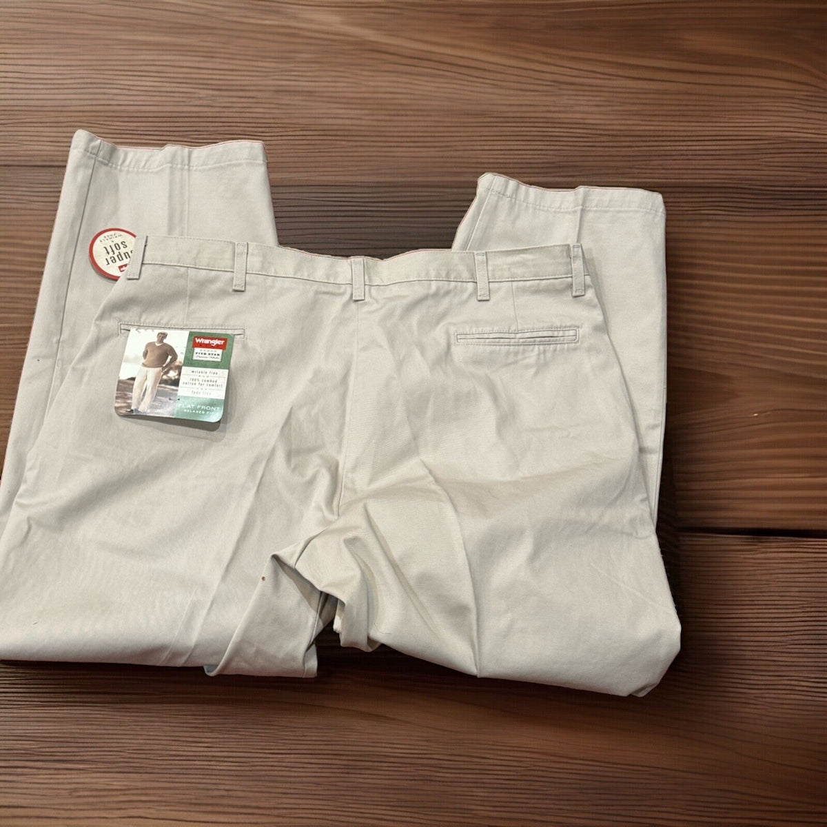 Wrangler Hero Pleated Khakis Wrinkle Free Mens 42 x 30 Beige Super Soft