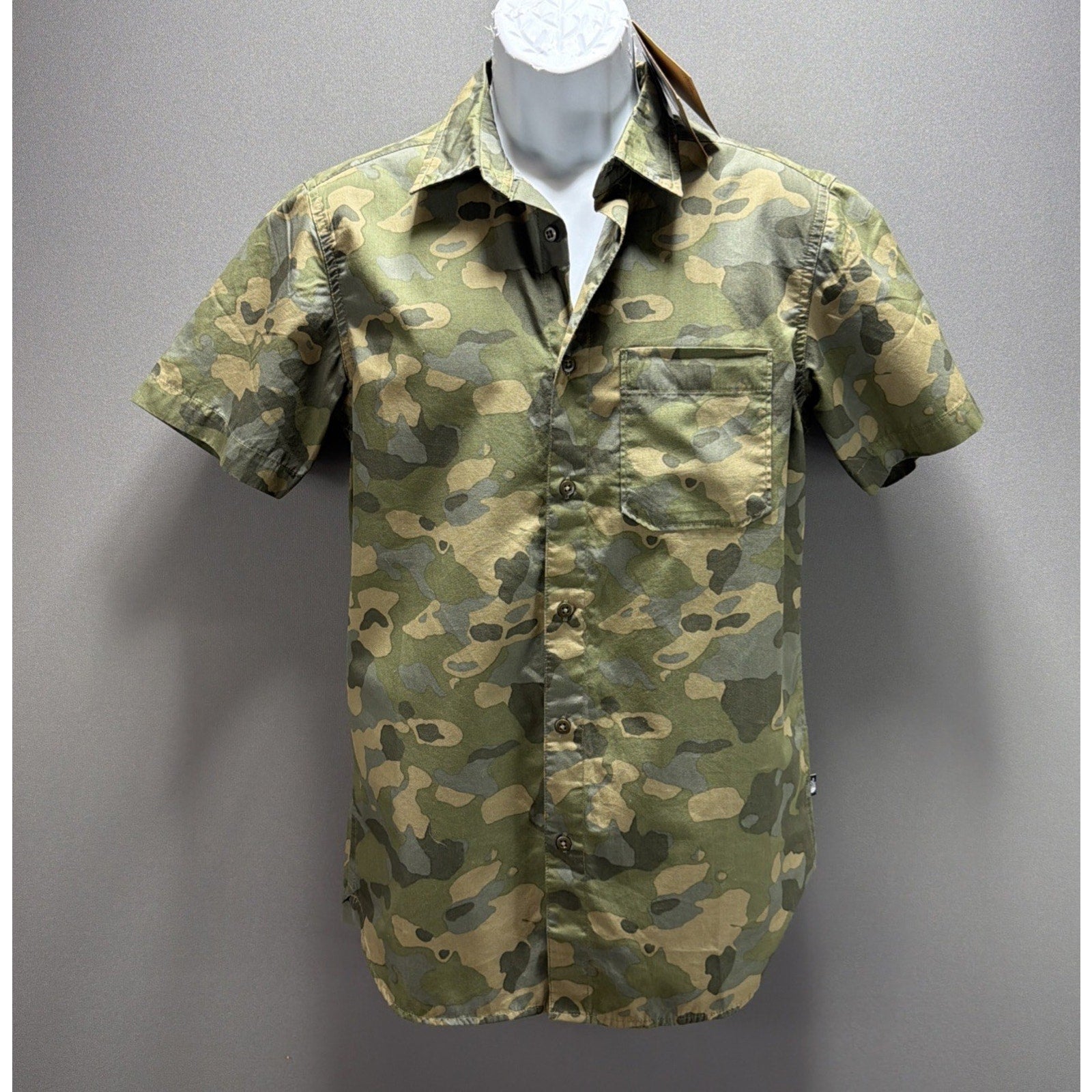 THE NORTH FACE BAY TRAIL WOODLAND CAMO SHORT SLEEVE BUTTON SHIRT Men Size S NWT