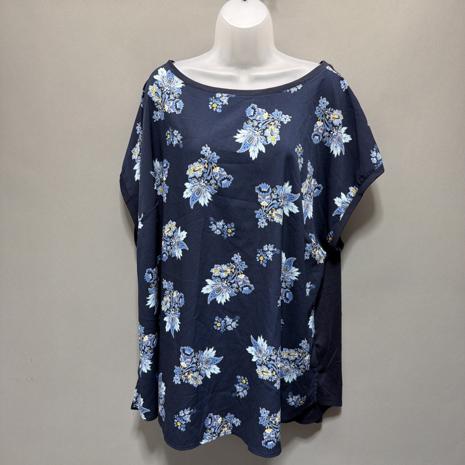 New! LANE BRYANT Women's 26/28 Sleeveless Navy Floral Pop Over top