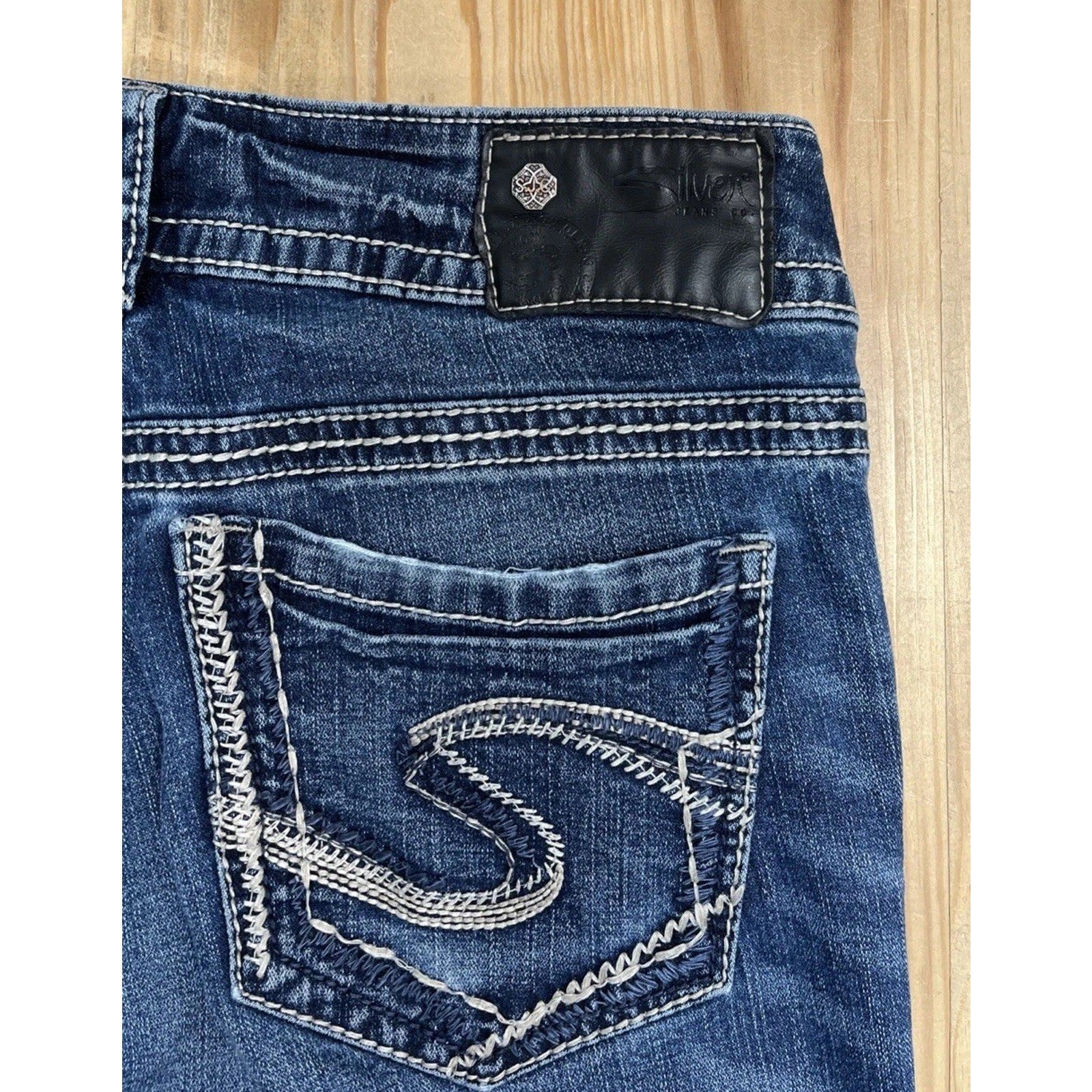 Silver Jeans Women's Mid Capri Jeans Suki Fluid Blue Denim Y2K Size 27 x 22.5