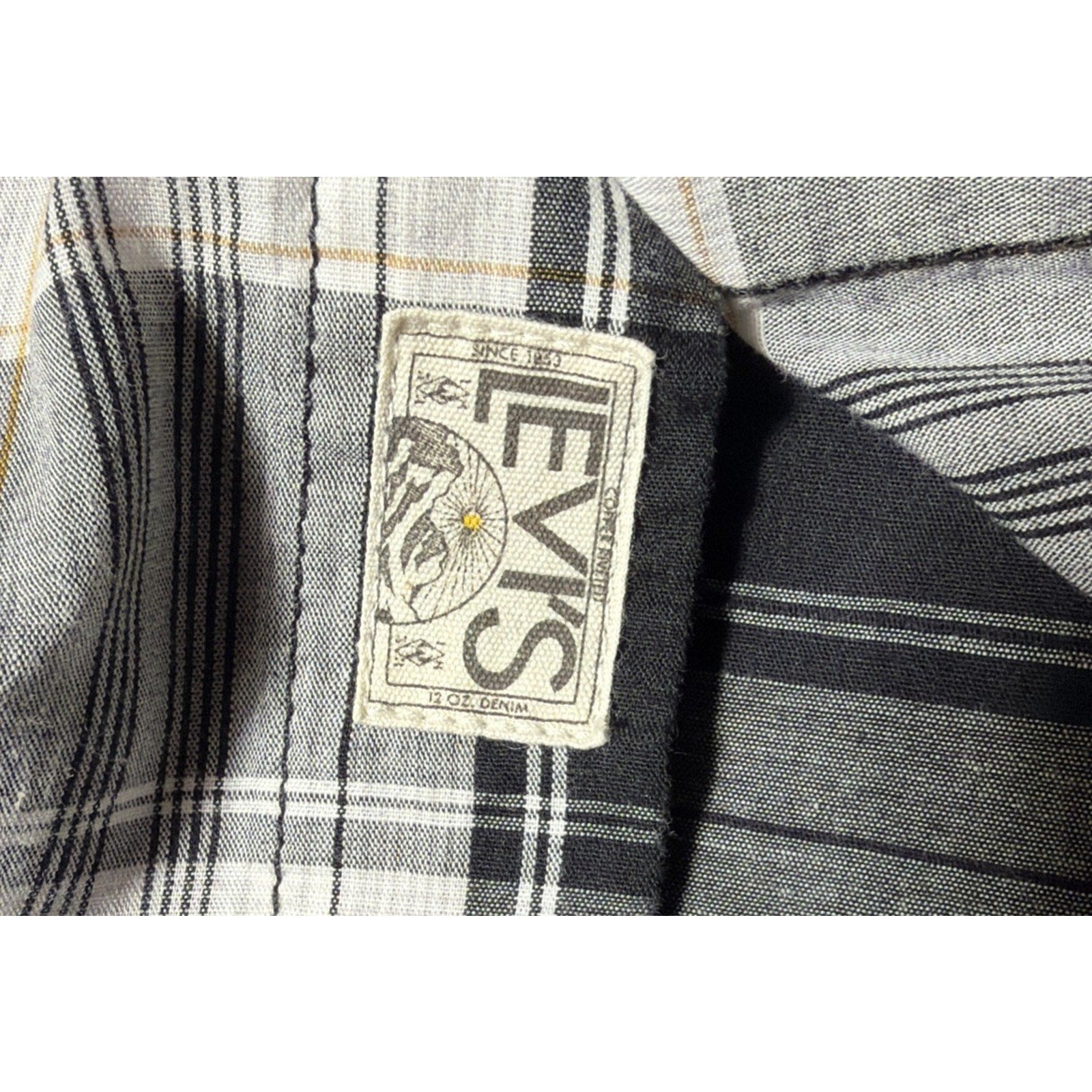 Levi's Men's Size Medium Modern Fit Pearl Snap Shirt Plaid Gray White Black