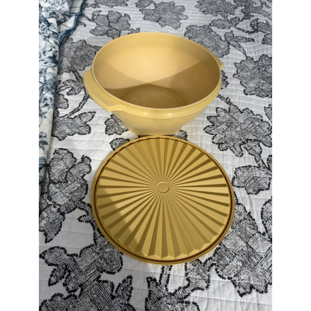 VTG Tupperware Servalier Harvest Gold 6"x11" Salad Serving Bowl With Lid 881-3
