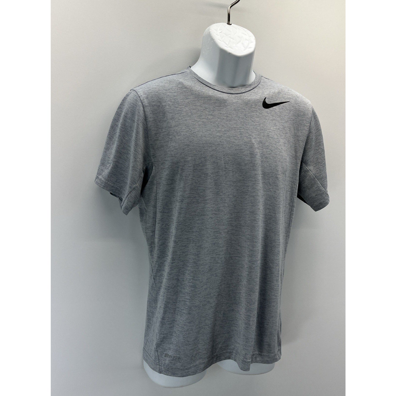 Nike Dri-Fit Men's Size Small Gray Pinstripe Short Sleeve Crew-Neck T-Shirt