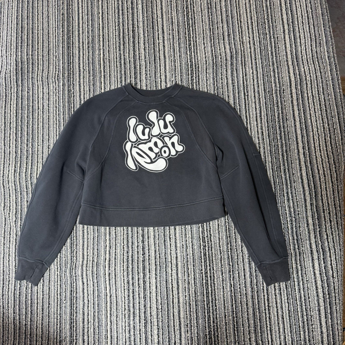 lululemon Black Cropped Scuba Sweatshirt Graphic Raglan Pullover Women’s