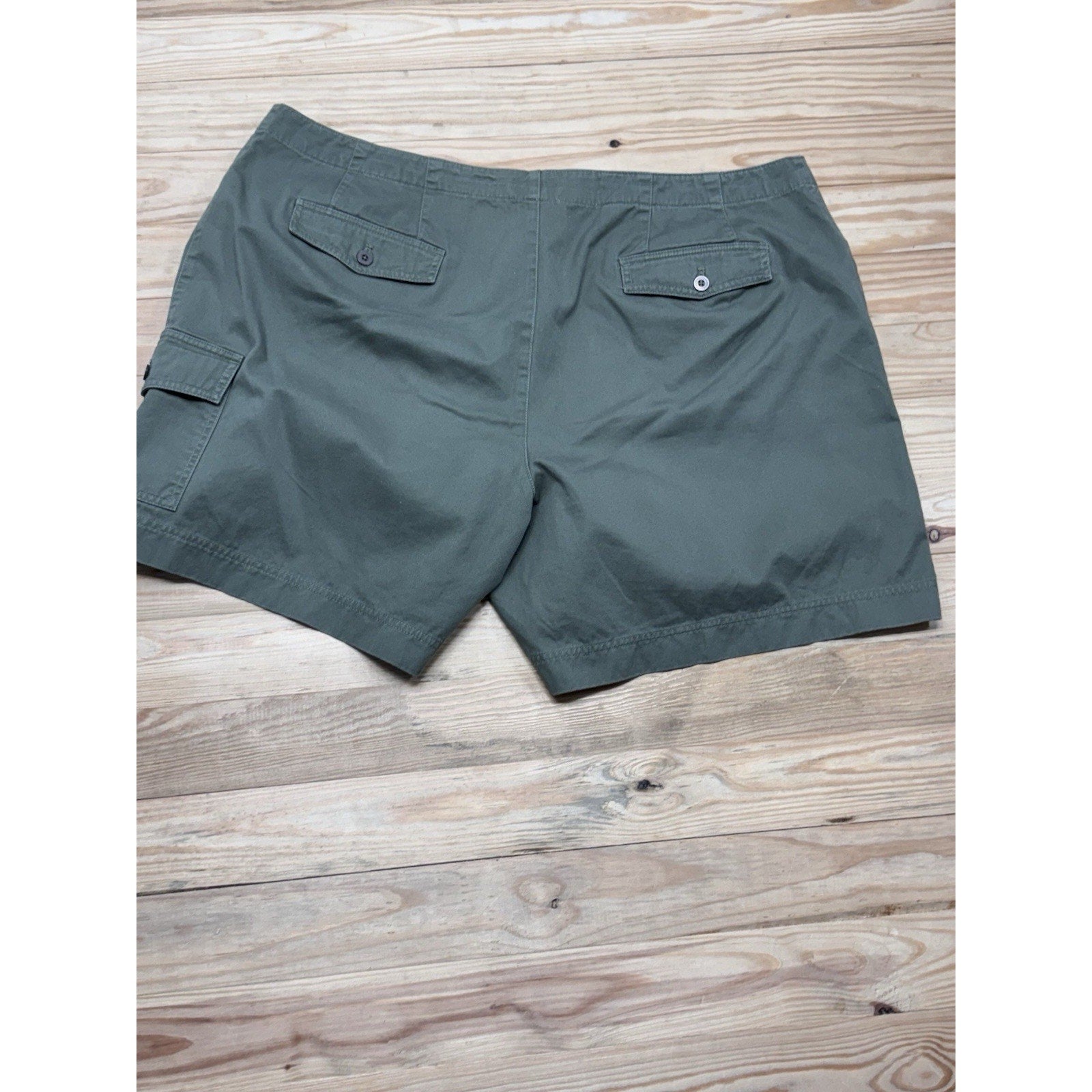 Dress Barn Green Flat Front Stretch Short Women’s Size 24W