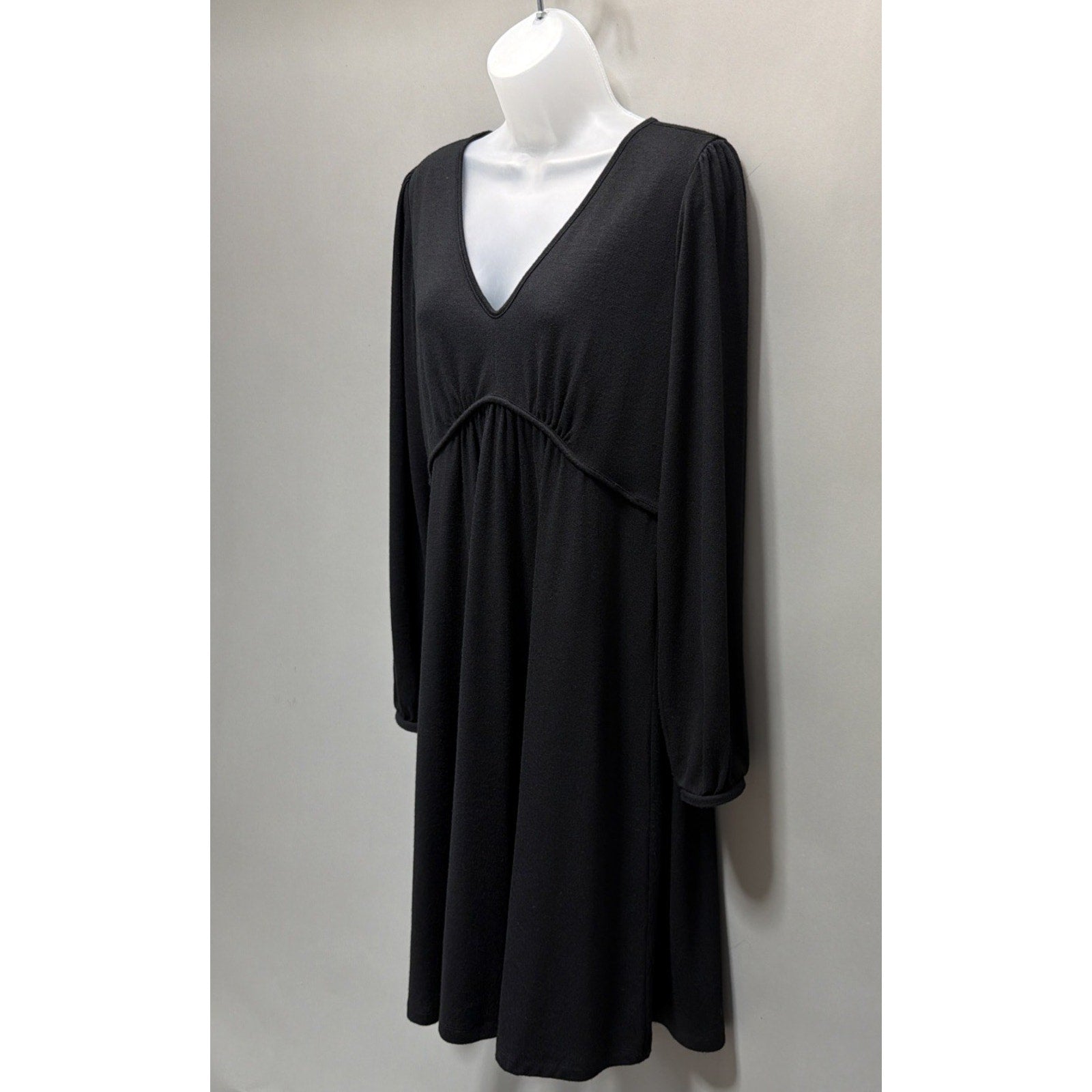 Ann Taylor LOFT Black Knit Long Sleeve Dress Size 6