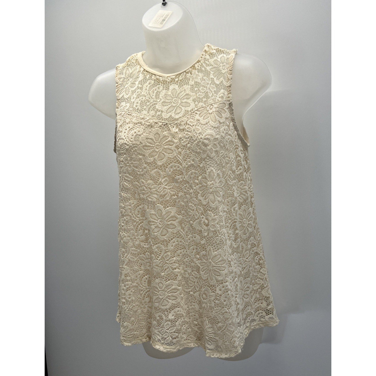Apt 9 Size S Womens Cream Color Sleeveless Pullover Lined Crotchet Blouse