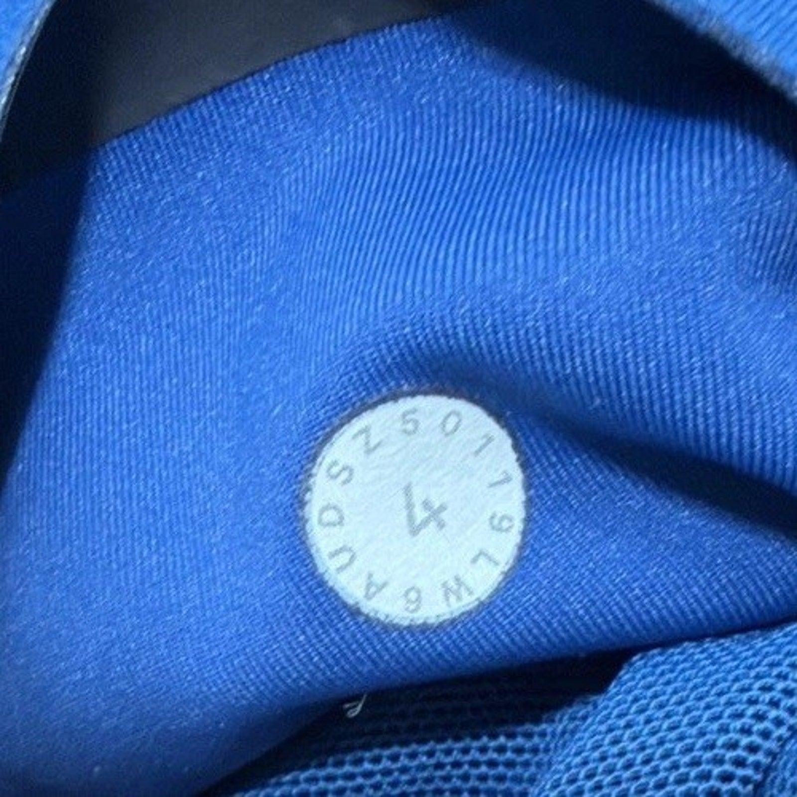 Lululemon In Movement Crop Everlux 19 Deep Marine size 4