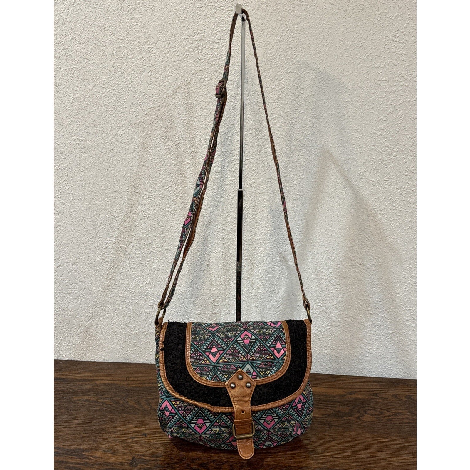 Lulu Women's Purse Handbag Tote RN#93858 Blue pink Brown And Black. Well Loved
