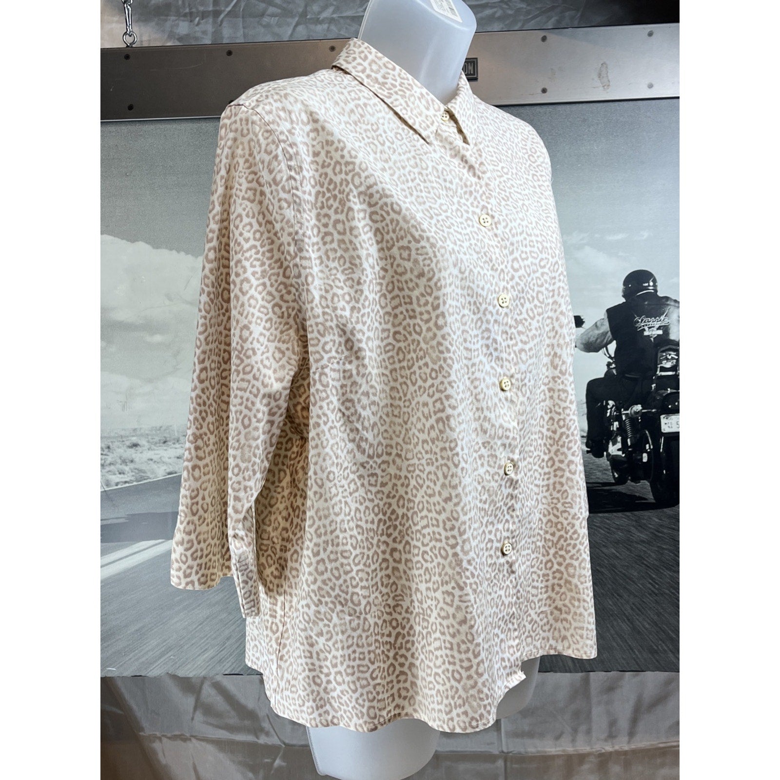 CHICOS Shirt Women's Size 3P Button Up Blouse Top Cheetah Print No Iron