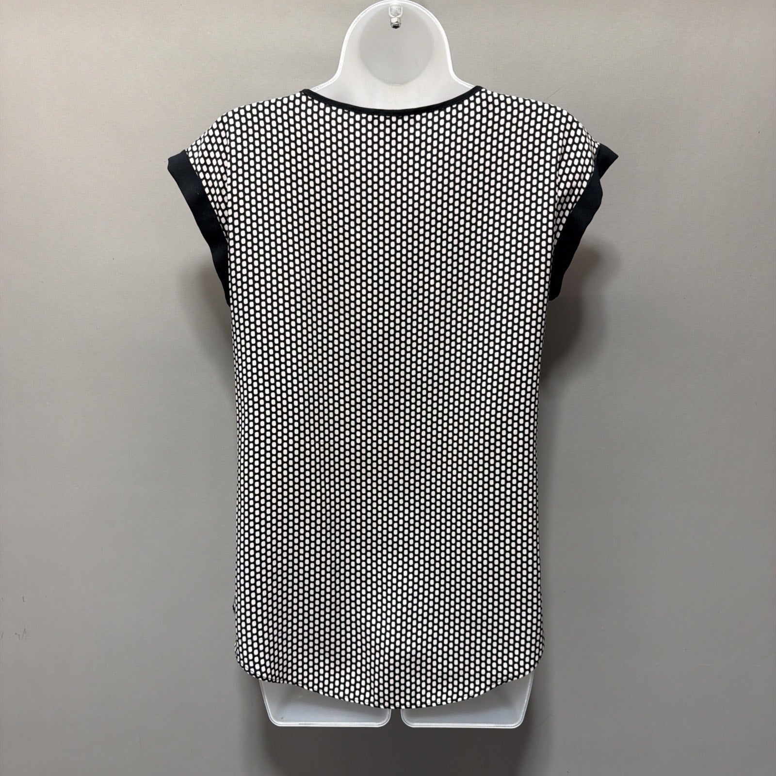 Express Top blouse shirt Black White Geometric Design Short Sleeve Zip Front XS